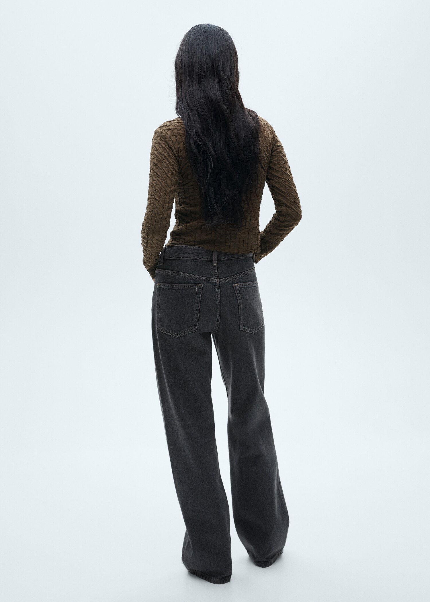 Long-sleeved t-shirt with ruffles - Reverse of the article