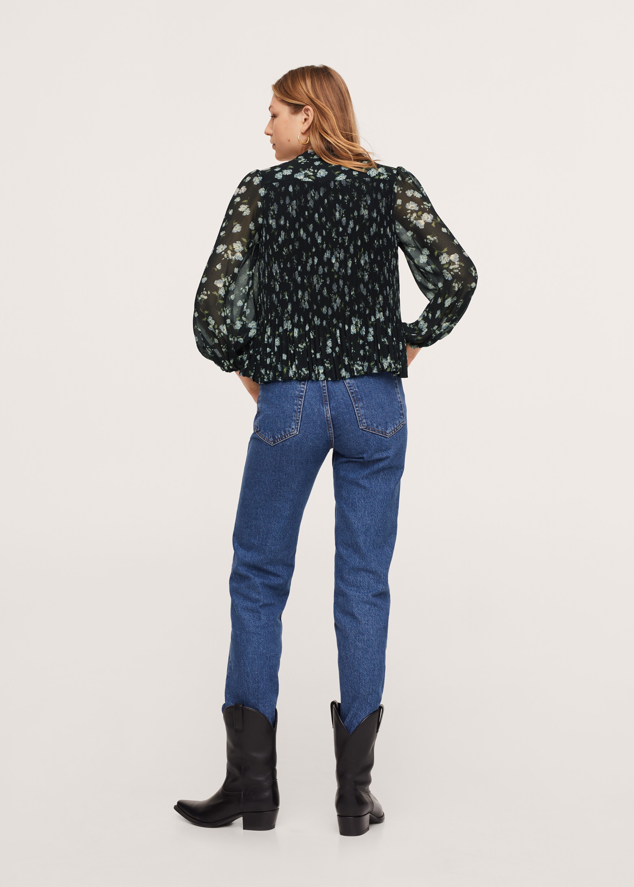 Blusa plisada - Reverso del artículo