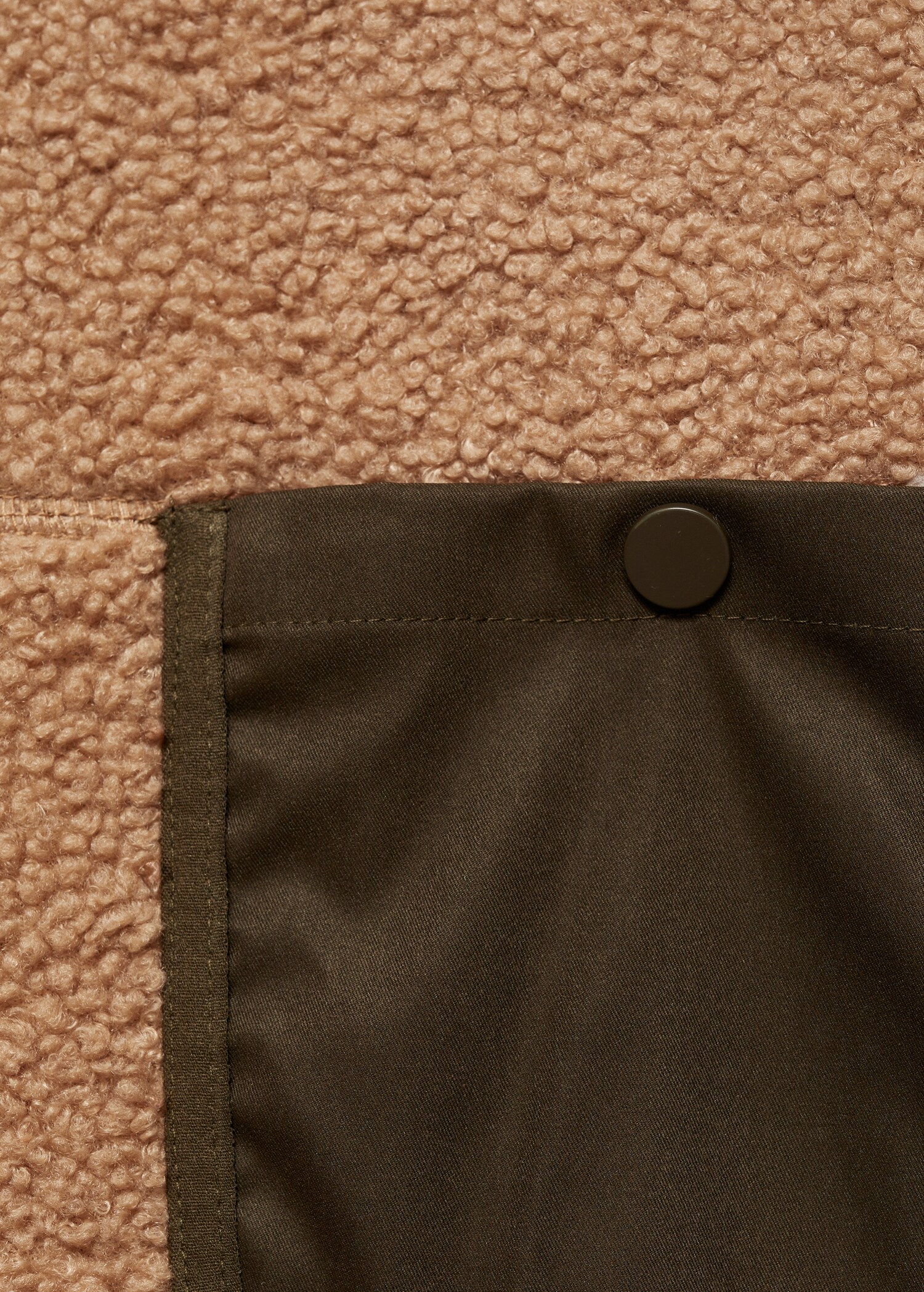 Kunstshearling-Sweatshirt mit Tasche - Detail des Artikels 0