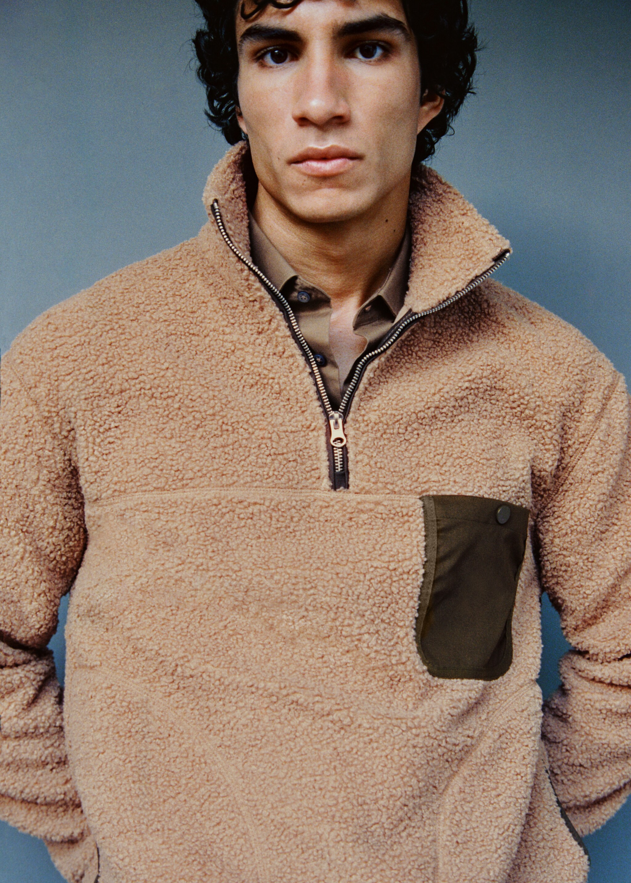 Kunstshearling-Sweatshirt mit Tasche - Detail des Artikels 3, Mittelbraun. Ref: 77027927-00.