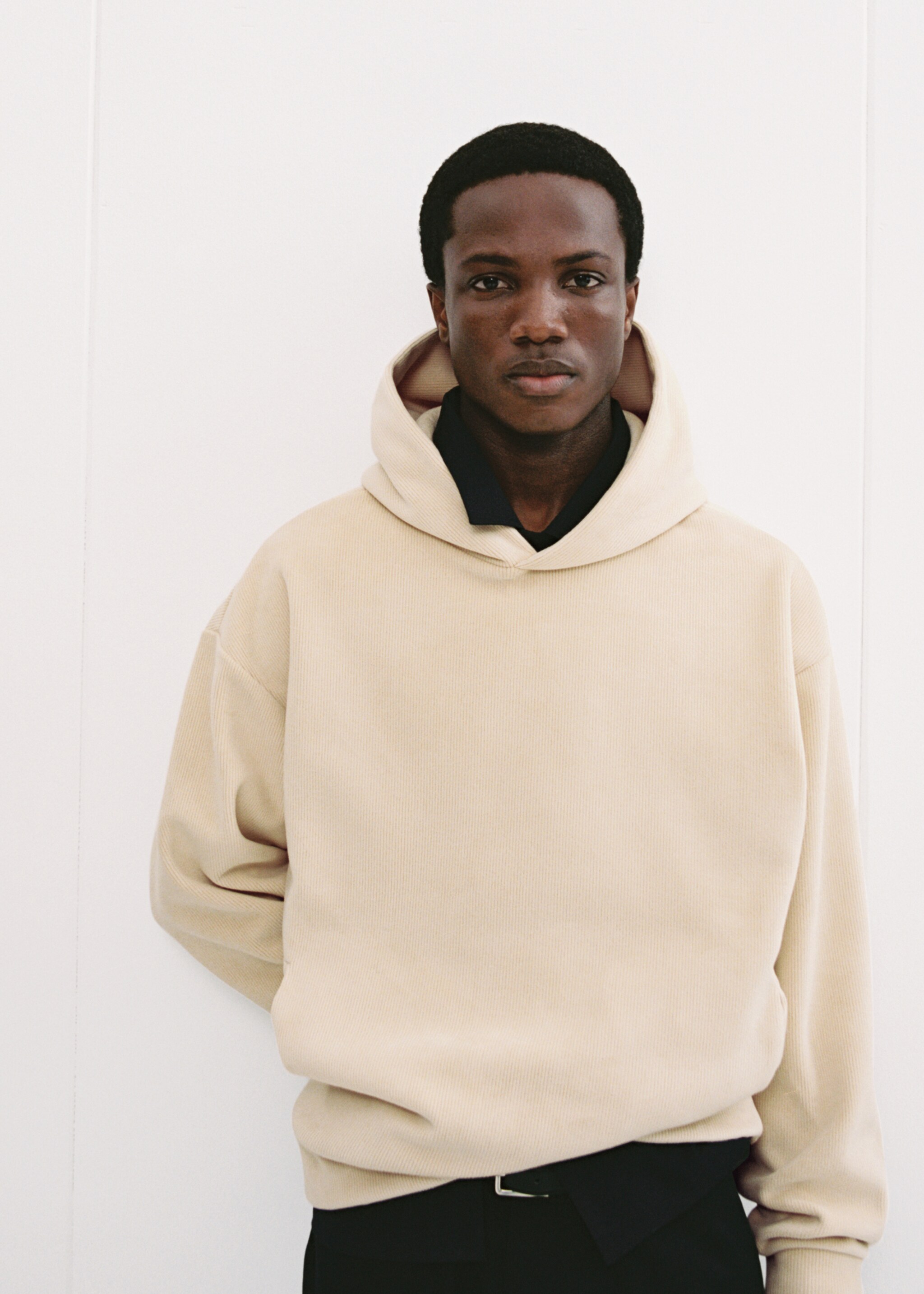 Corduroy hooded sweatshirt - Details of the article 3, Ecru. Ref: 77027929-00.