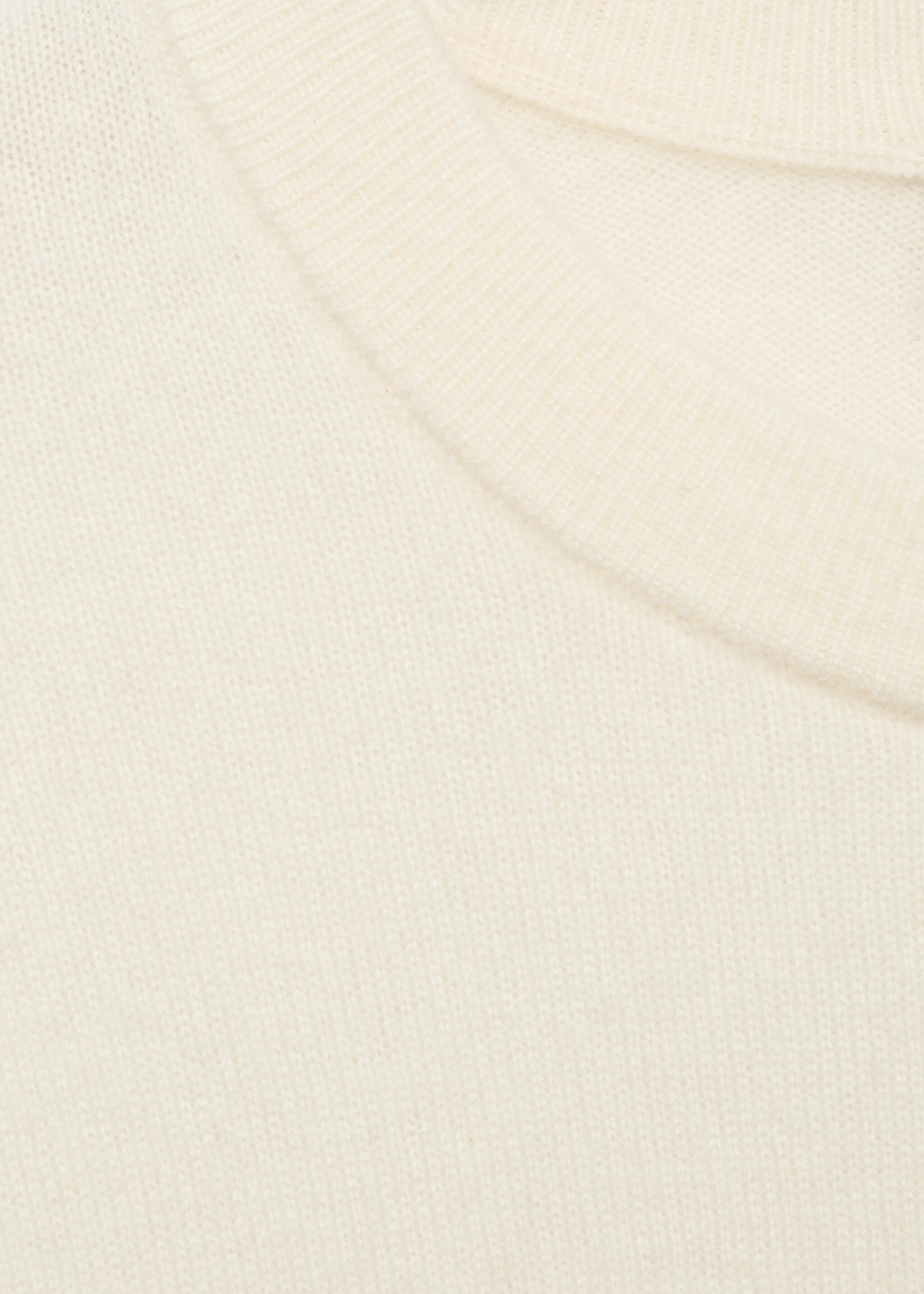 Jersei 100% caixmir regular fit - Detall de l'article 8, Cru. Ref: 77027931-00.