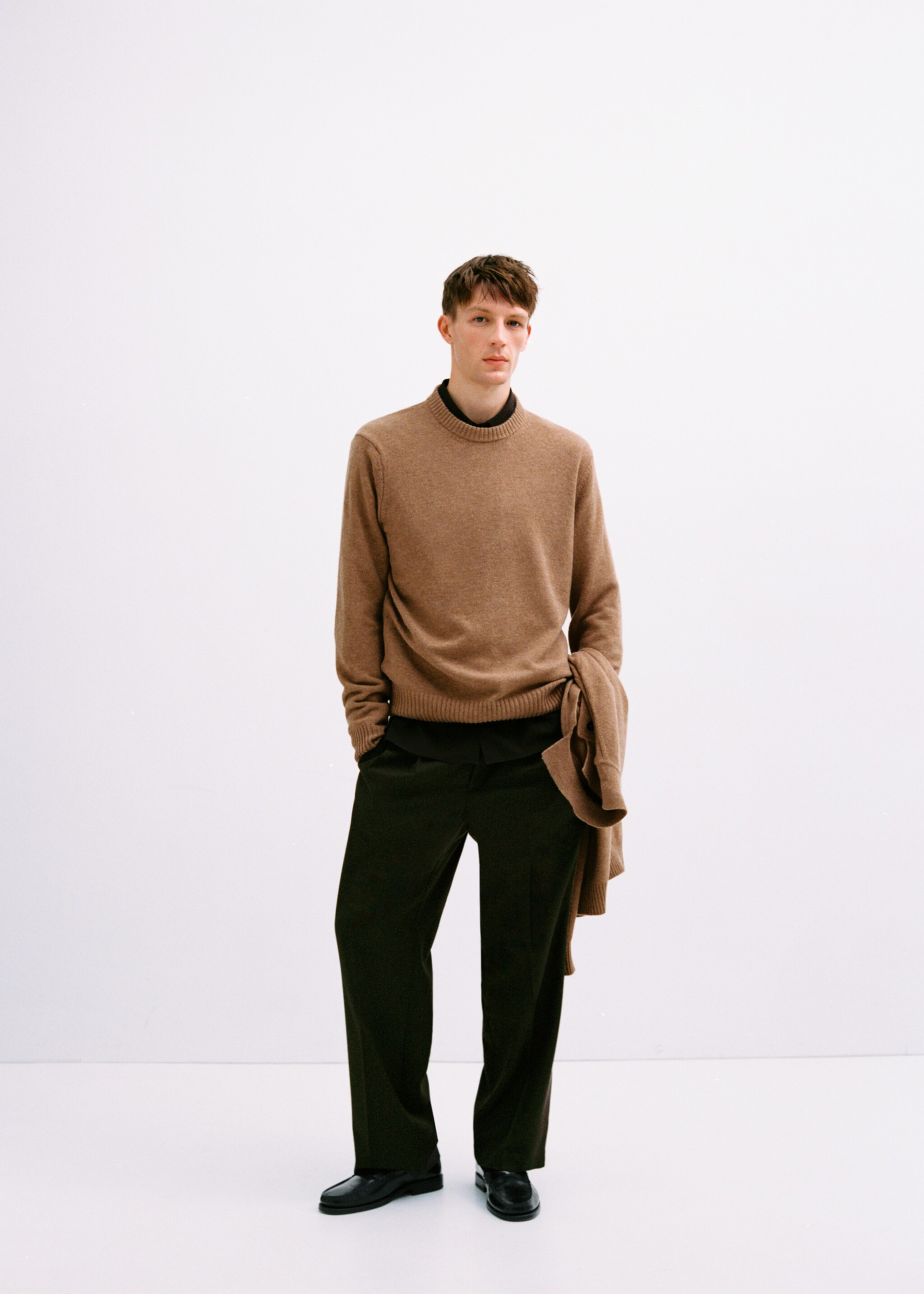 Strickpullover aus Wollgemisch - Detail des Artikels 3, Mittelbraun. Ref: 77027934-00.