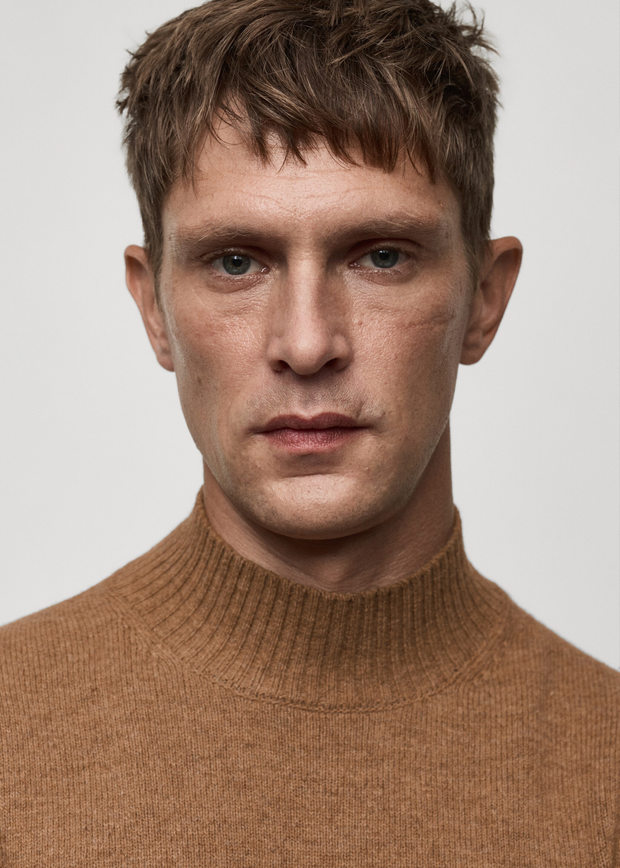 Vlněný svetr s výstřihem Perkins - Detail zboží 1, Středně hnědá. Ref: 77027935-00.