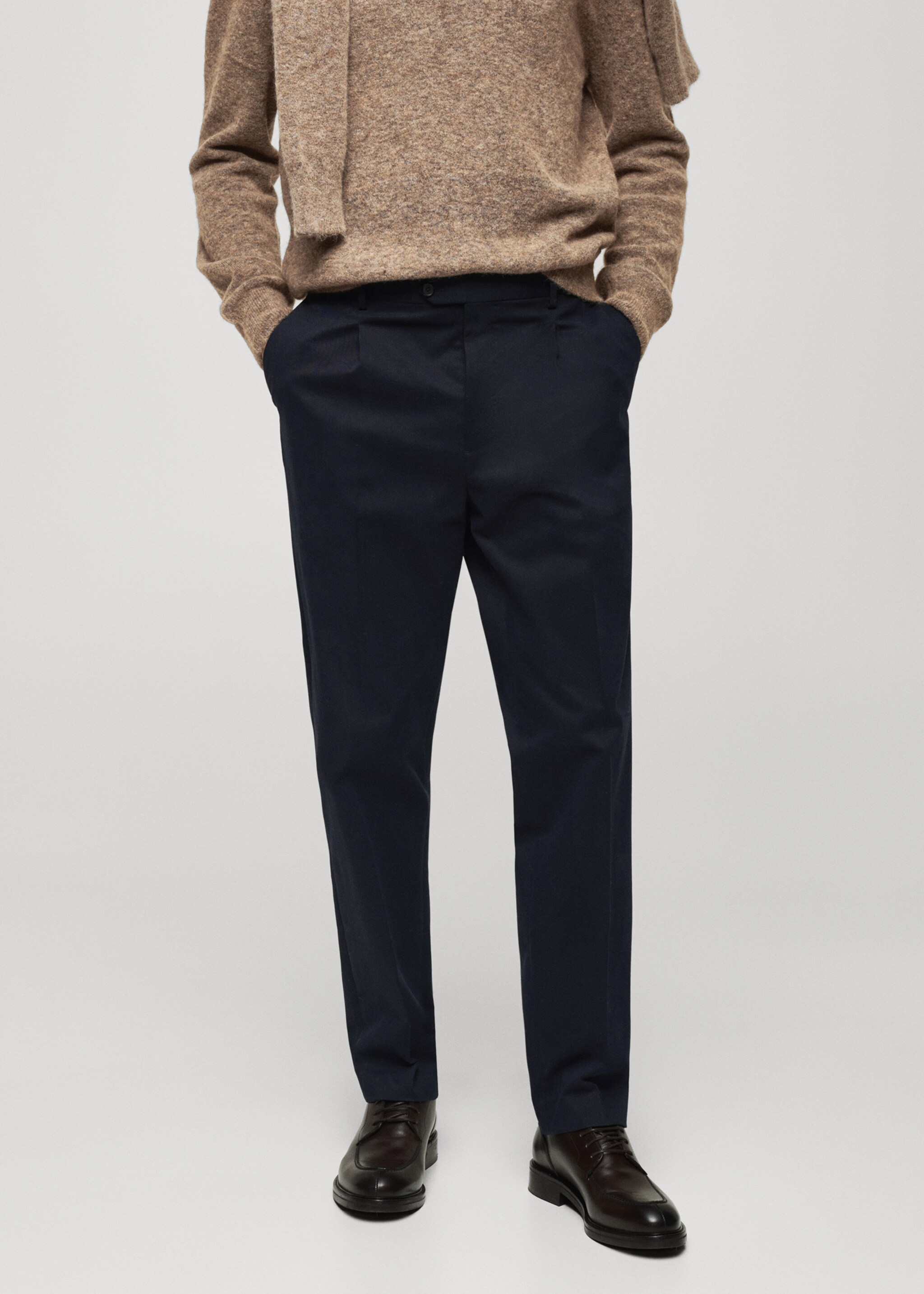 Cotton twill pleated trousers - Medium plane, Dark Navy. Ref: 77027936-00.