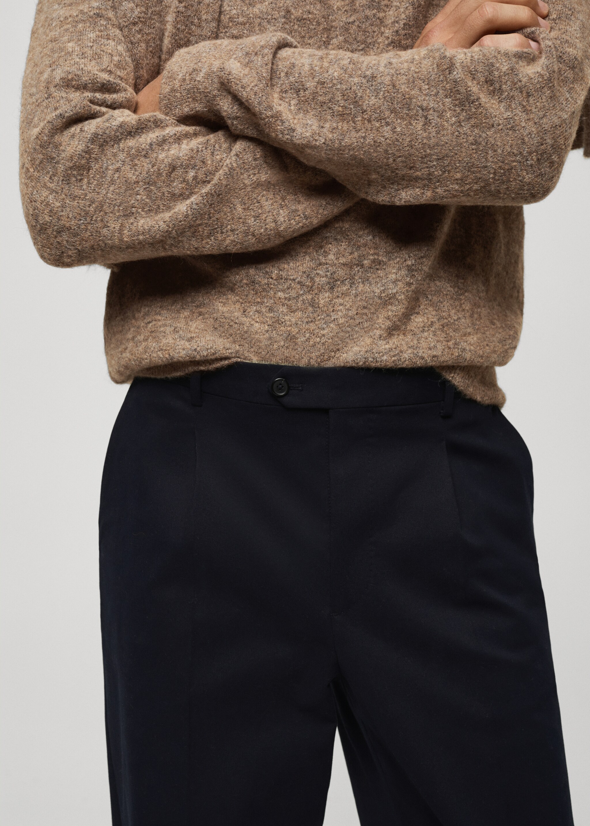 Cotton twill pleated trousers - Details of the article 1, Dark Navy. Ref: 77027936-00.
