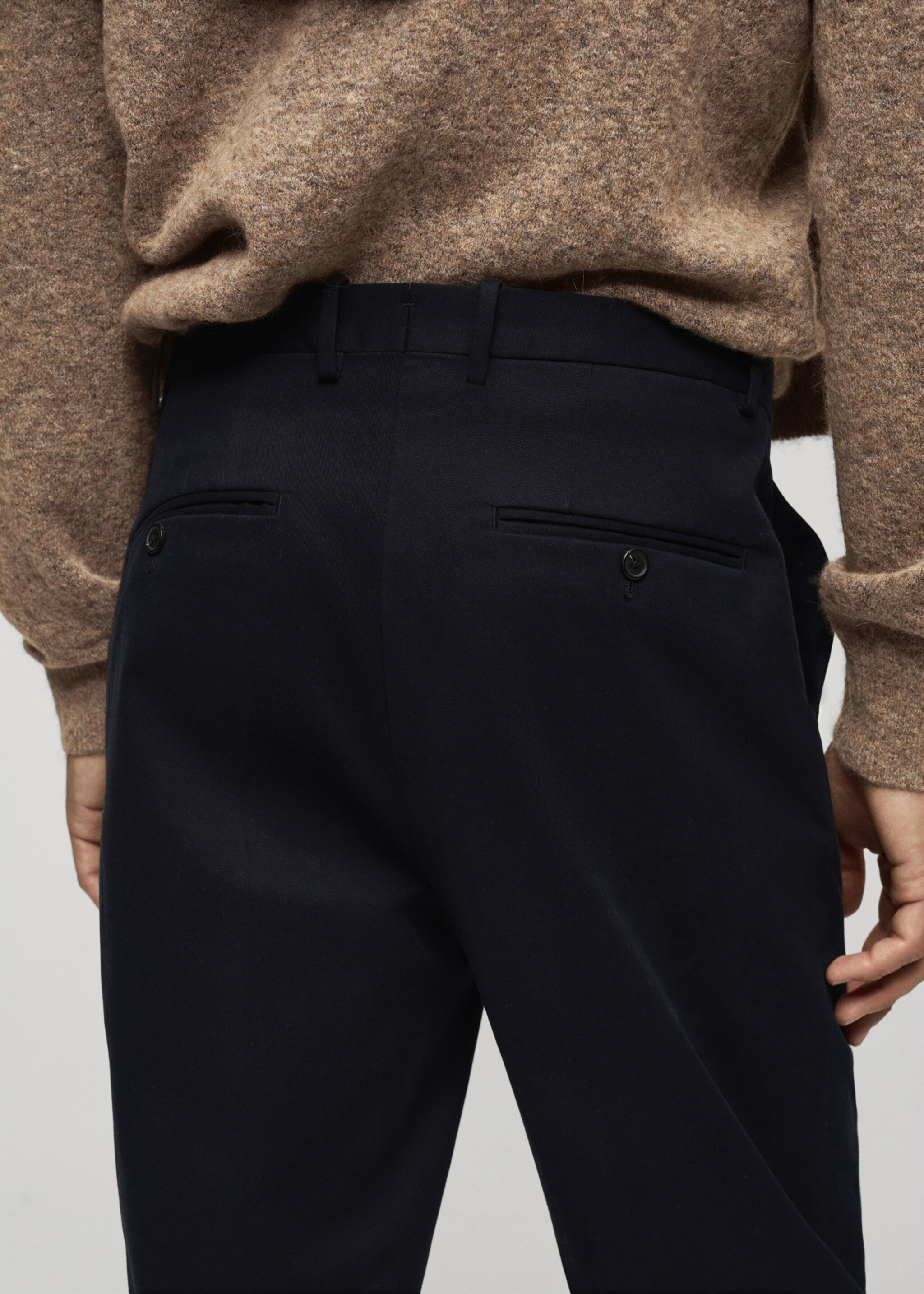 Cotton twill pleated trousers - Details of the article 6, Dark Navy. Ref: 77027936-00.