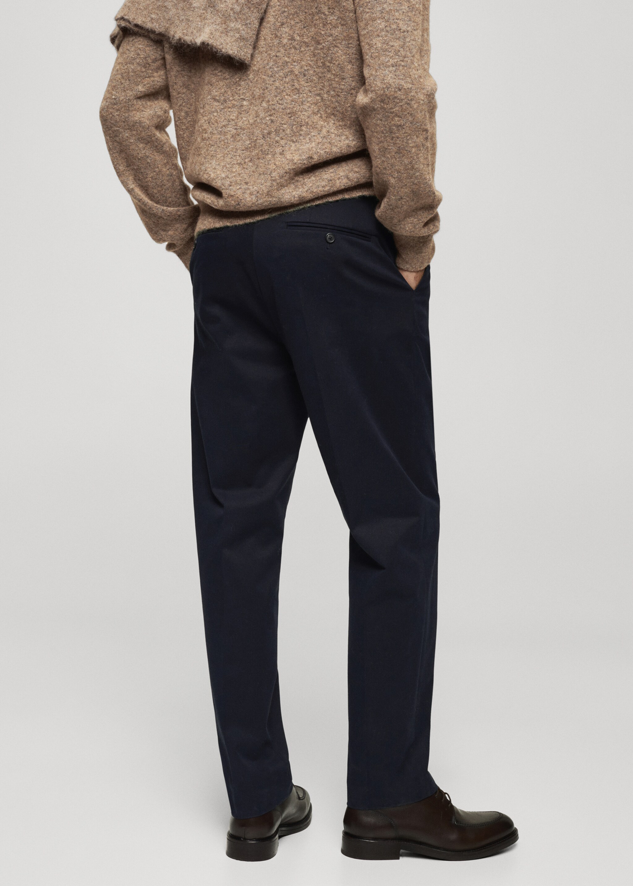 Cotton twill pleated trousers - Reverse of the article, Dark Navy. Ref: 77027936-00.