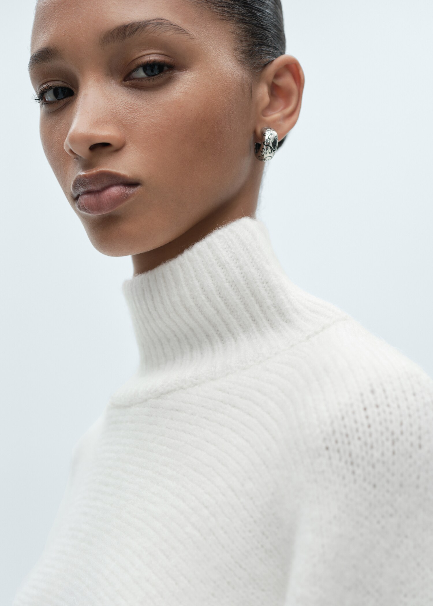 Combined high collar sweater - Details of the article 1