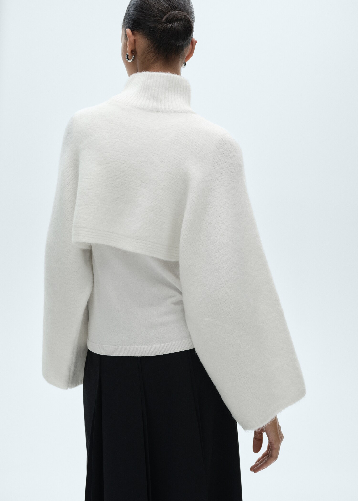 Combined high collar sweater - Reverse of the article