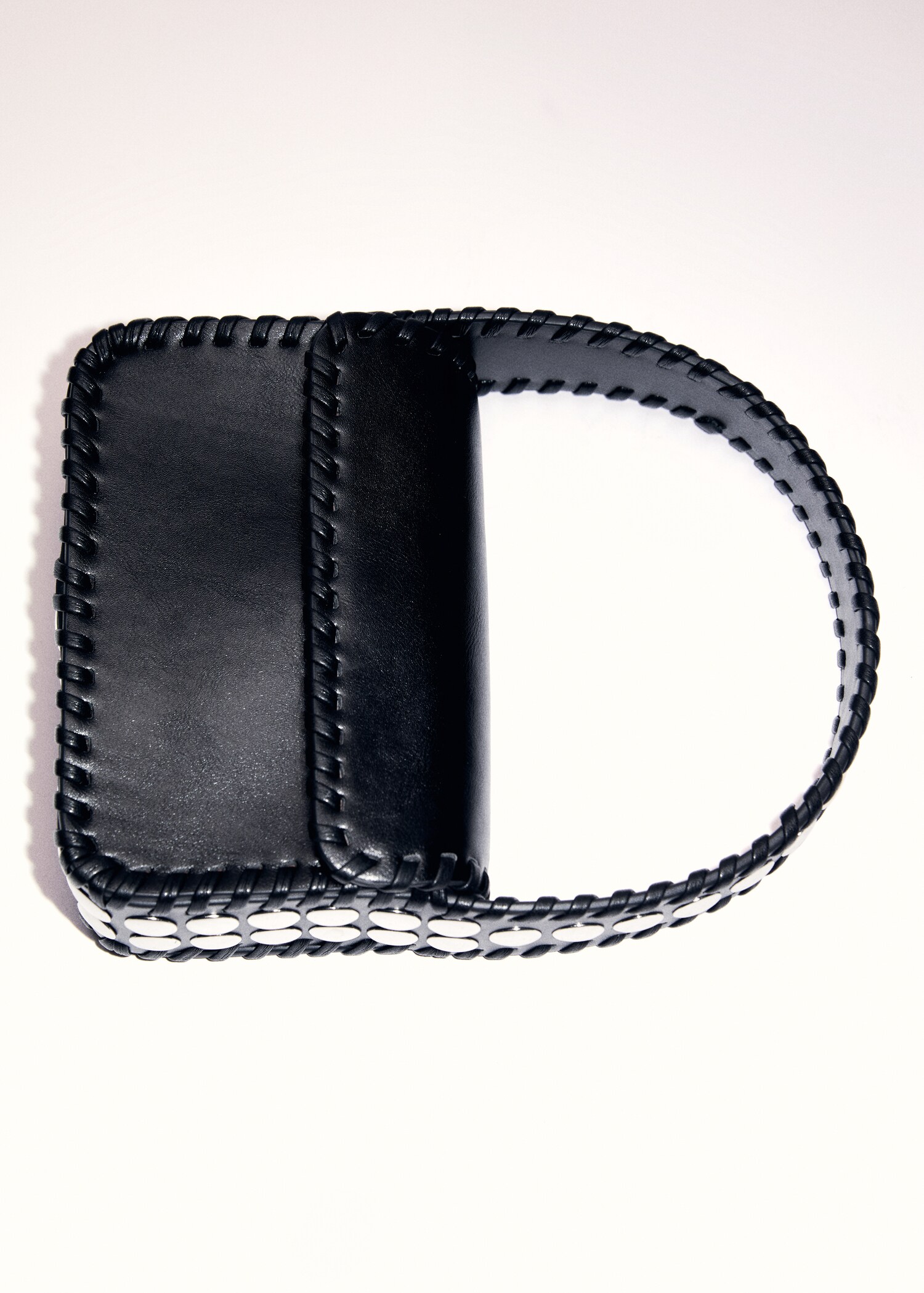 Handtasche mit Nieten - Detail des Artikels 5