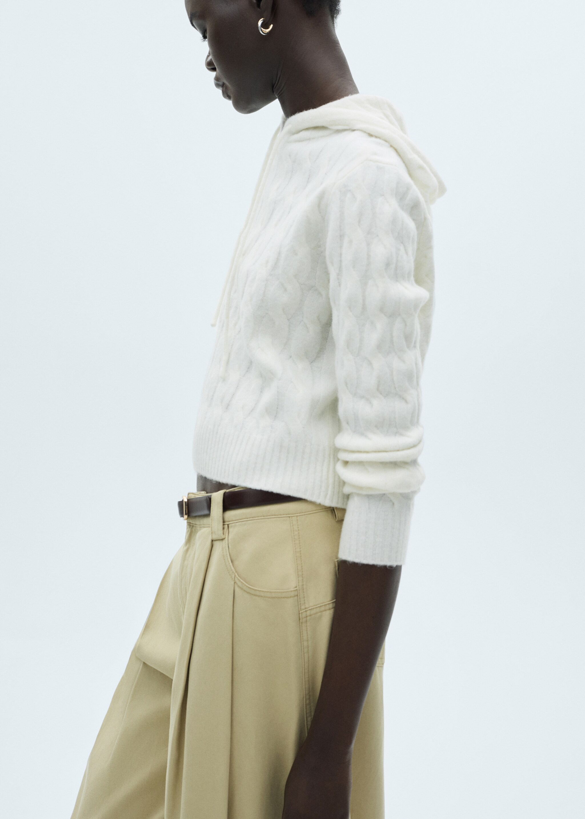 Cable-knit hoodie - Details of the article 6, Ecru. Ref: 77028269-00.