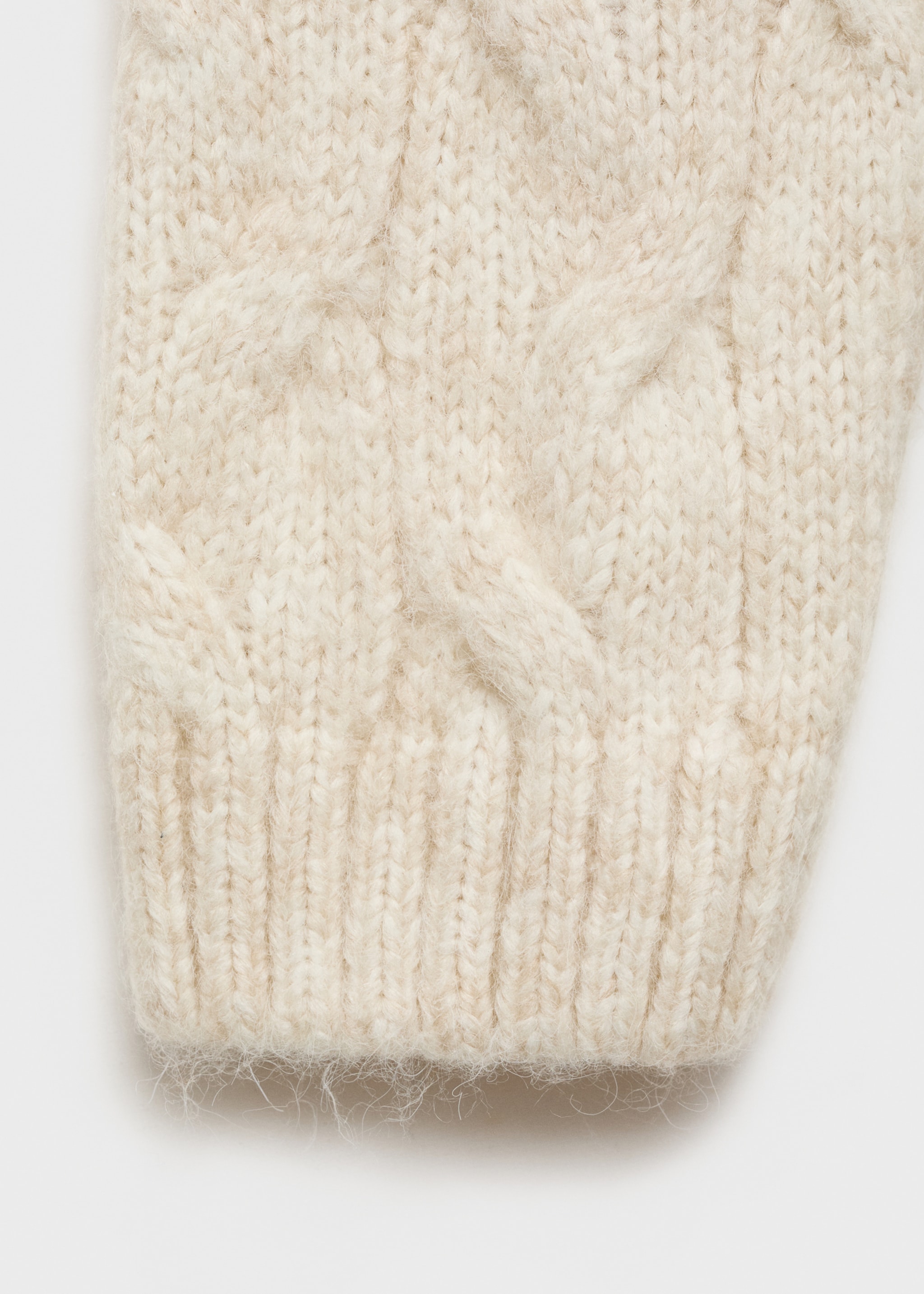 Gebreide kabeltrui - Detail van het artikel 0, Open beige. Ref: 77028271-00.