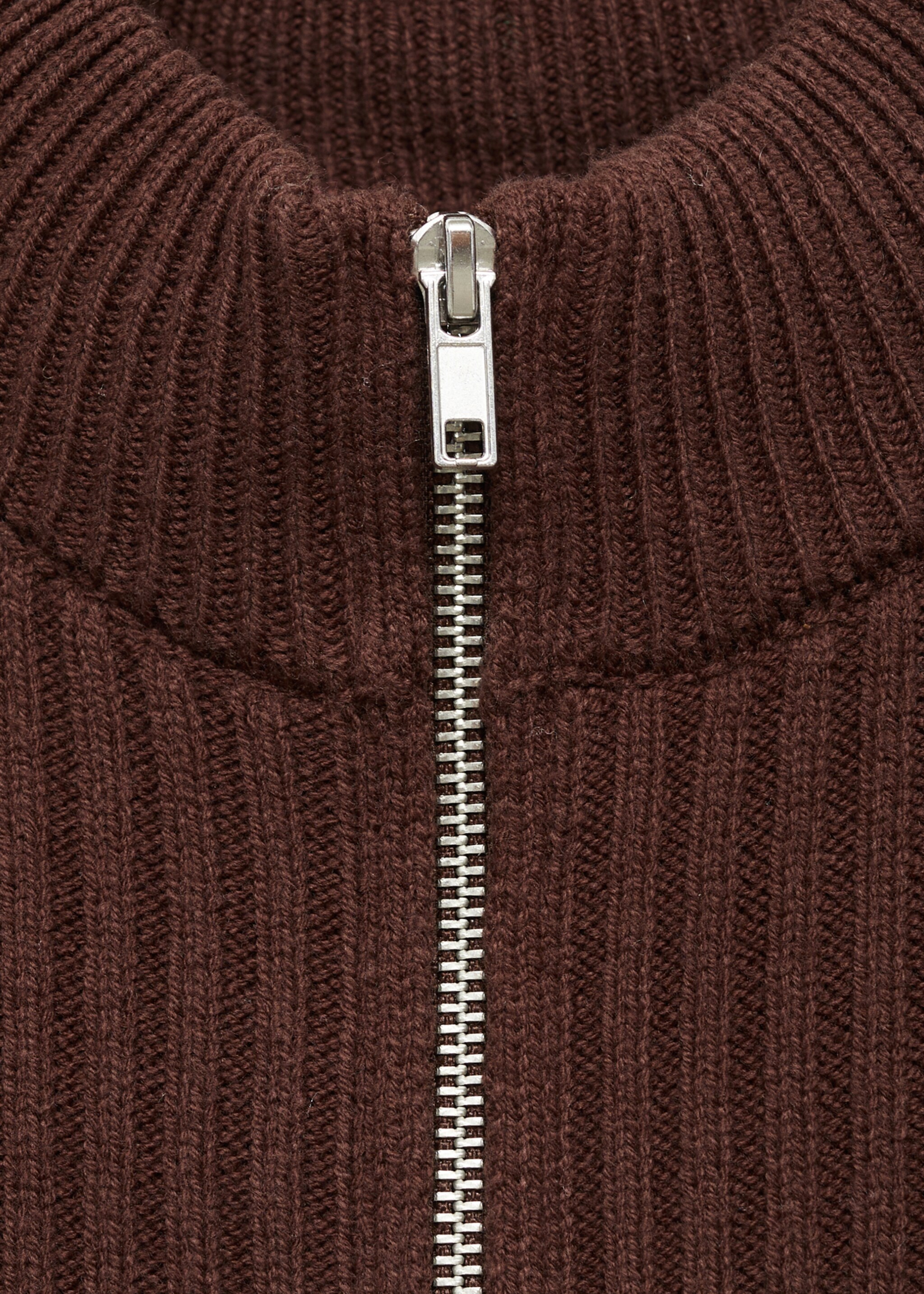 Ribbed cardigan with contrasting panel - Details of the article 8, Brown. Ref: 77028634-00.