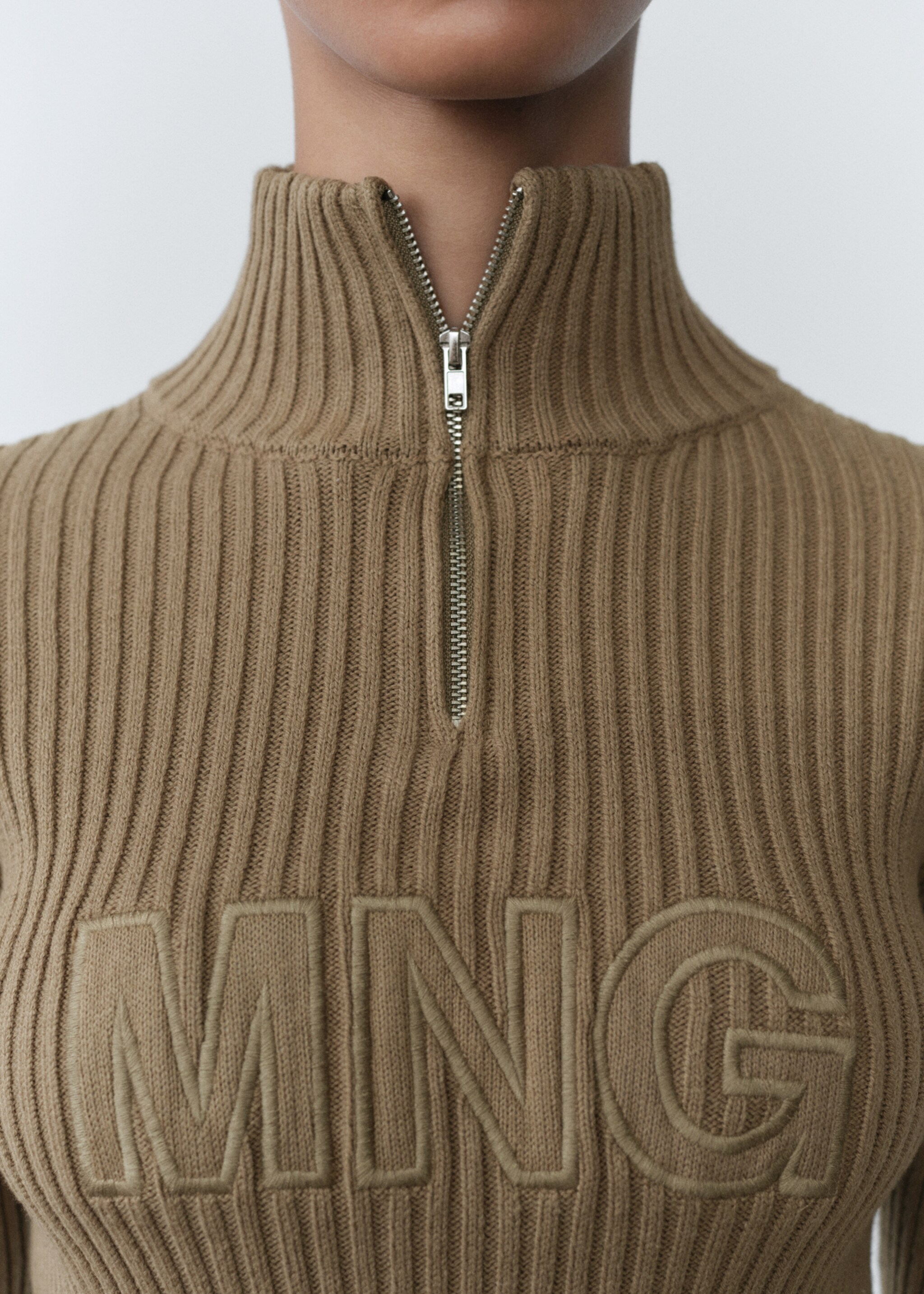 Perkins-neck sweater with logo - Details of the article 6, Khaki. Ref: 77028636-00.
