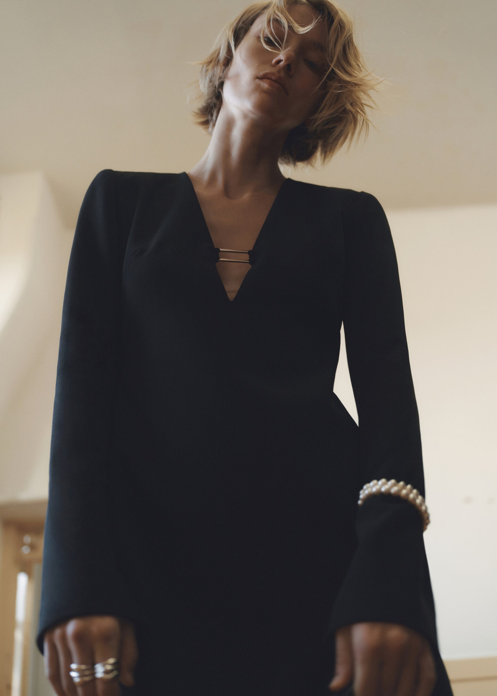 Metallic dress with neckline detail - Details of the article 7, Black. Ref: 77029063-00.