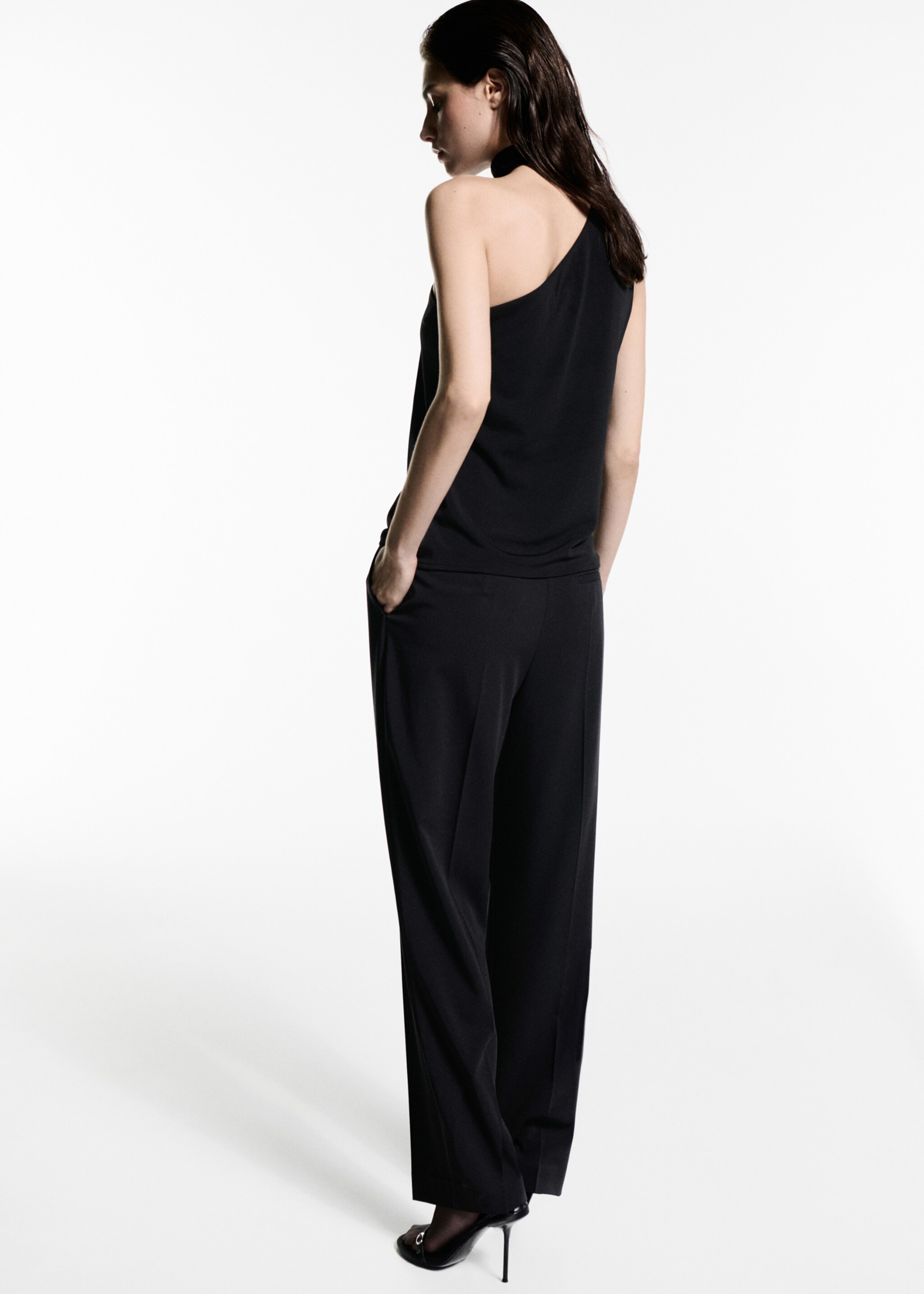 Asymmetrical top with choker neck - Reverse of the article, Black. Ref: 77029064-00.