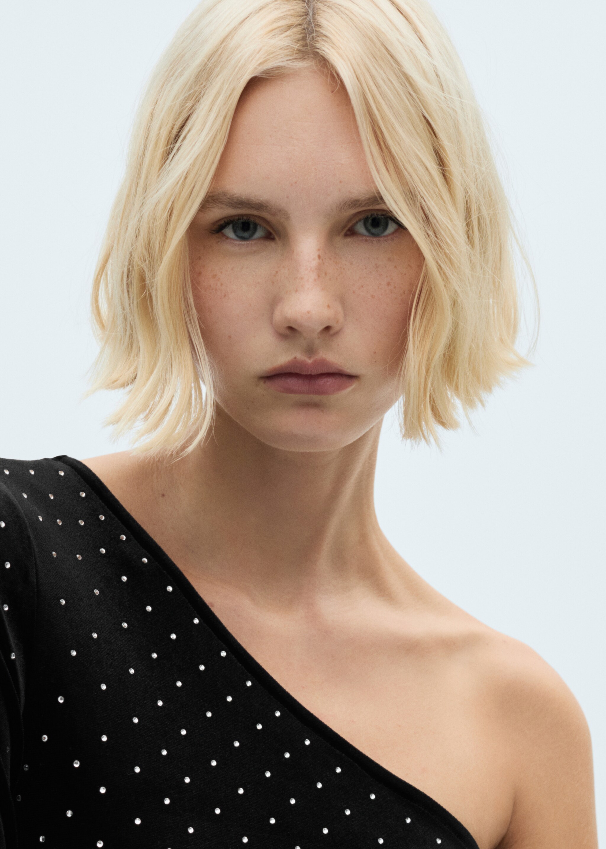 Asymmetrical rhinestone dress - Details of the article 1, Black. Ref: 77029065-00.