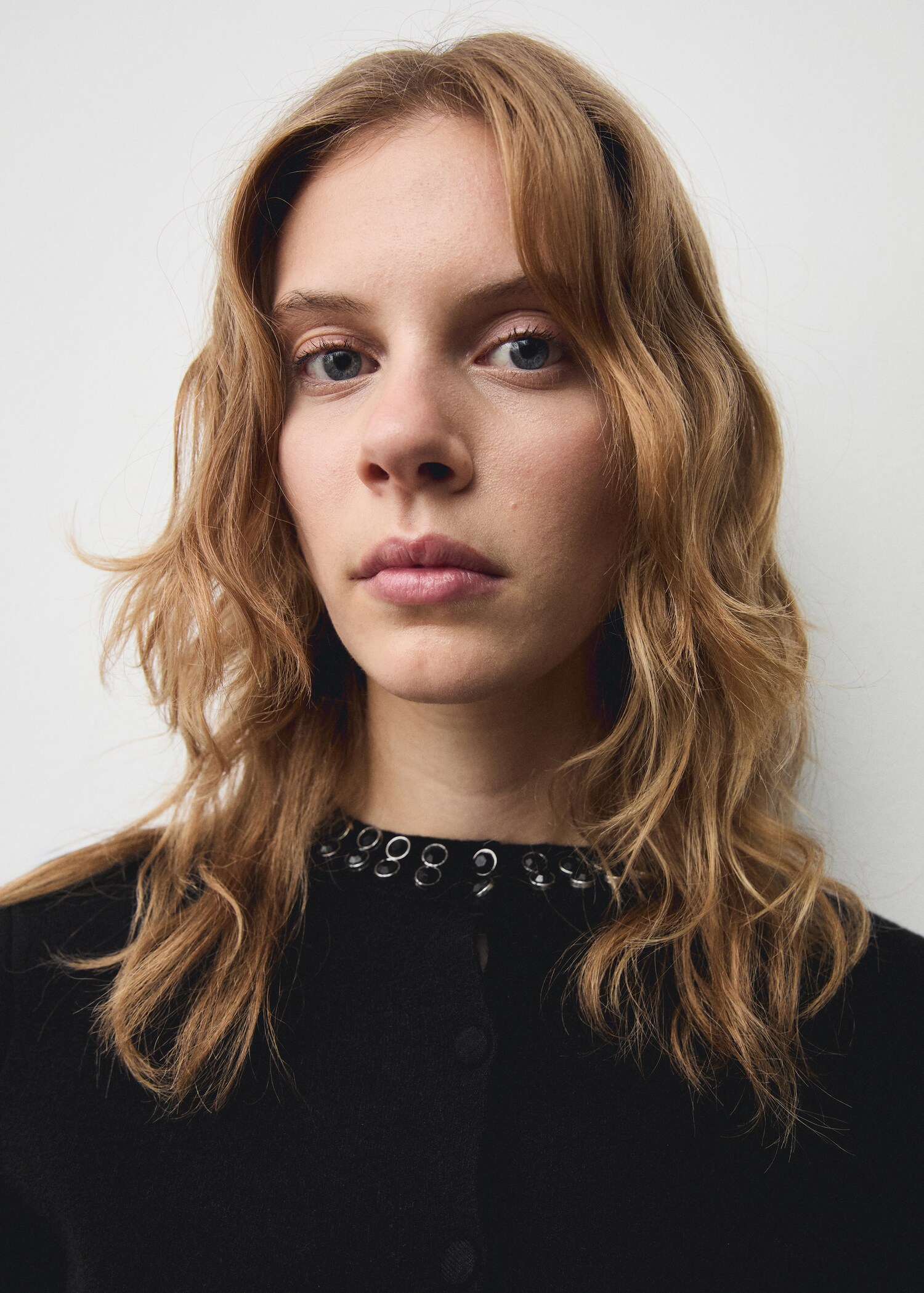 Cardigan with rhinestone collar - Details of the article 1