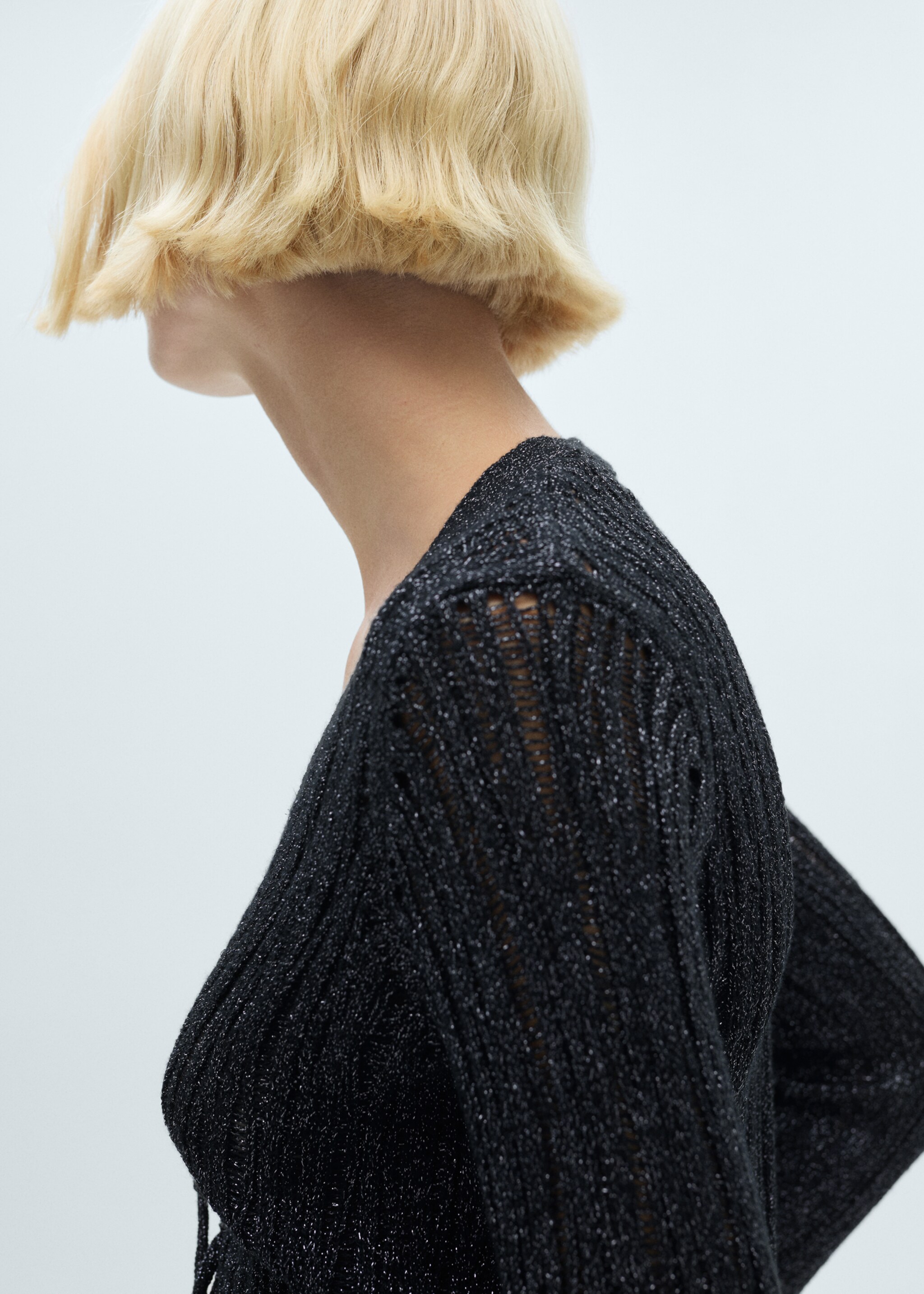 Lurex-Cardigan mit Schleifen - Detail des Artikels 2, Schwarz. Ref: 77029074-00.