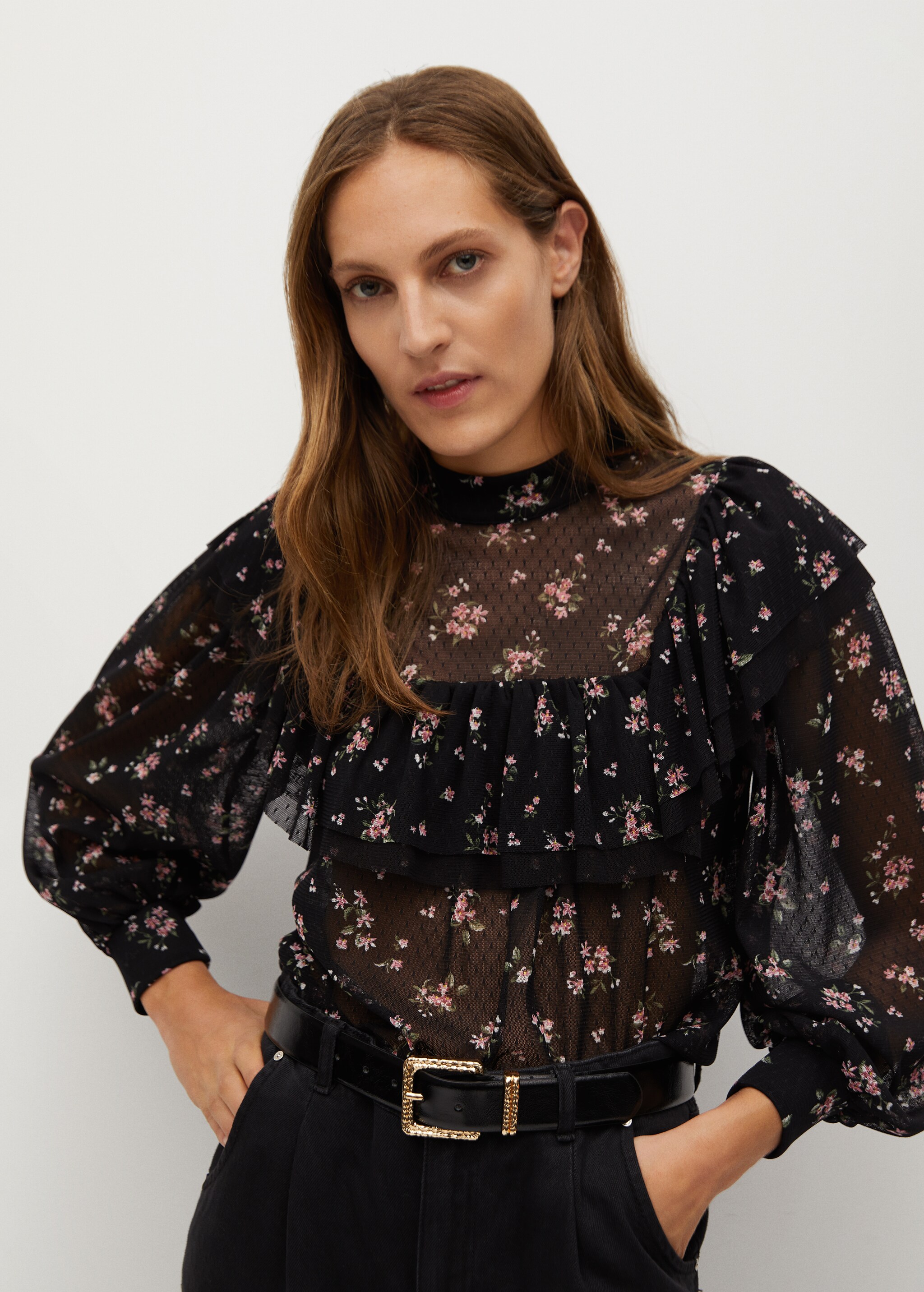 Blusa semitransparente flores - Plano medio