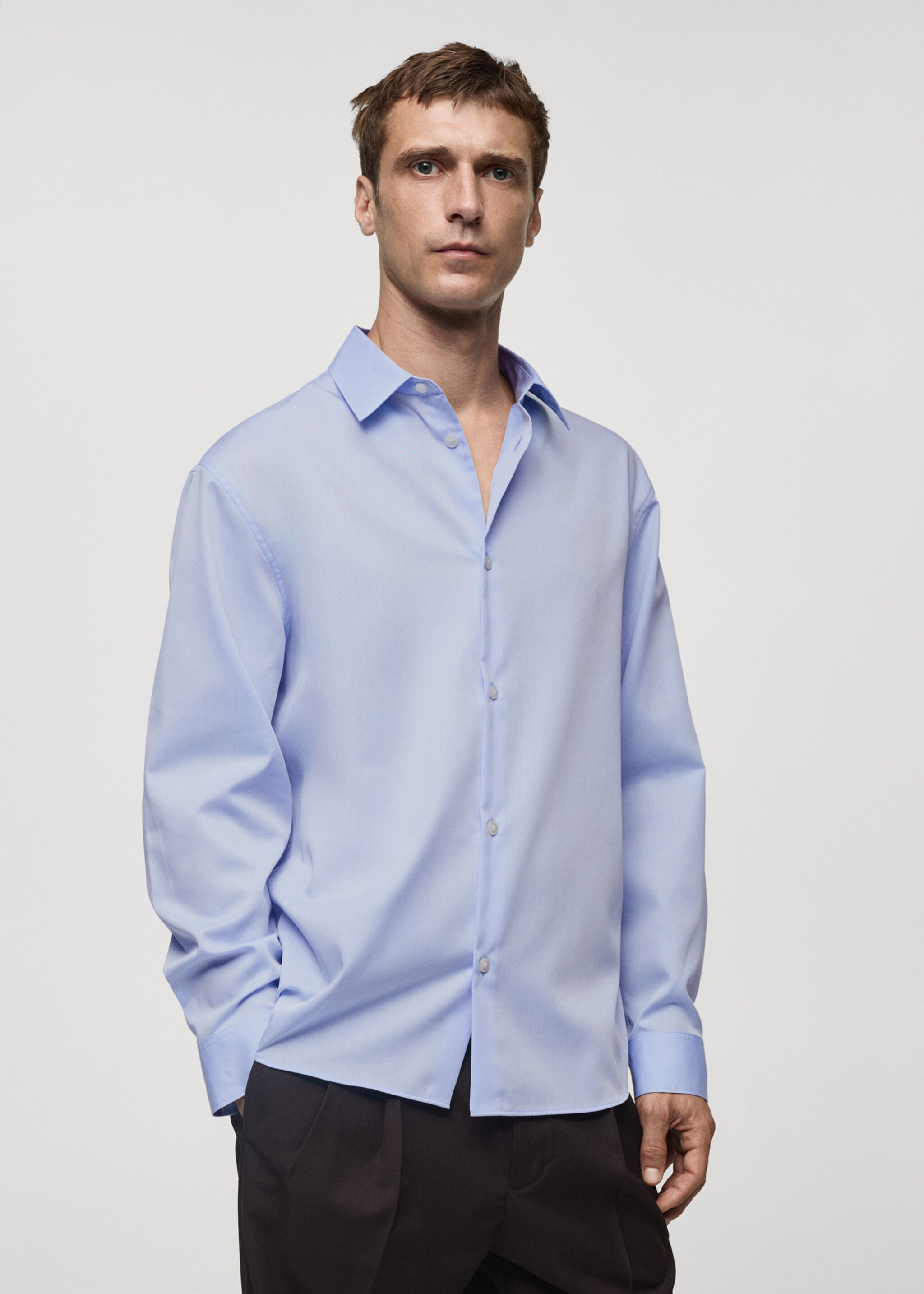 Chemise 100 % coton boxy-fit - Plan moyen, Bleu ciel. Ref: 77029231-00.