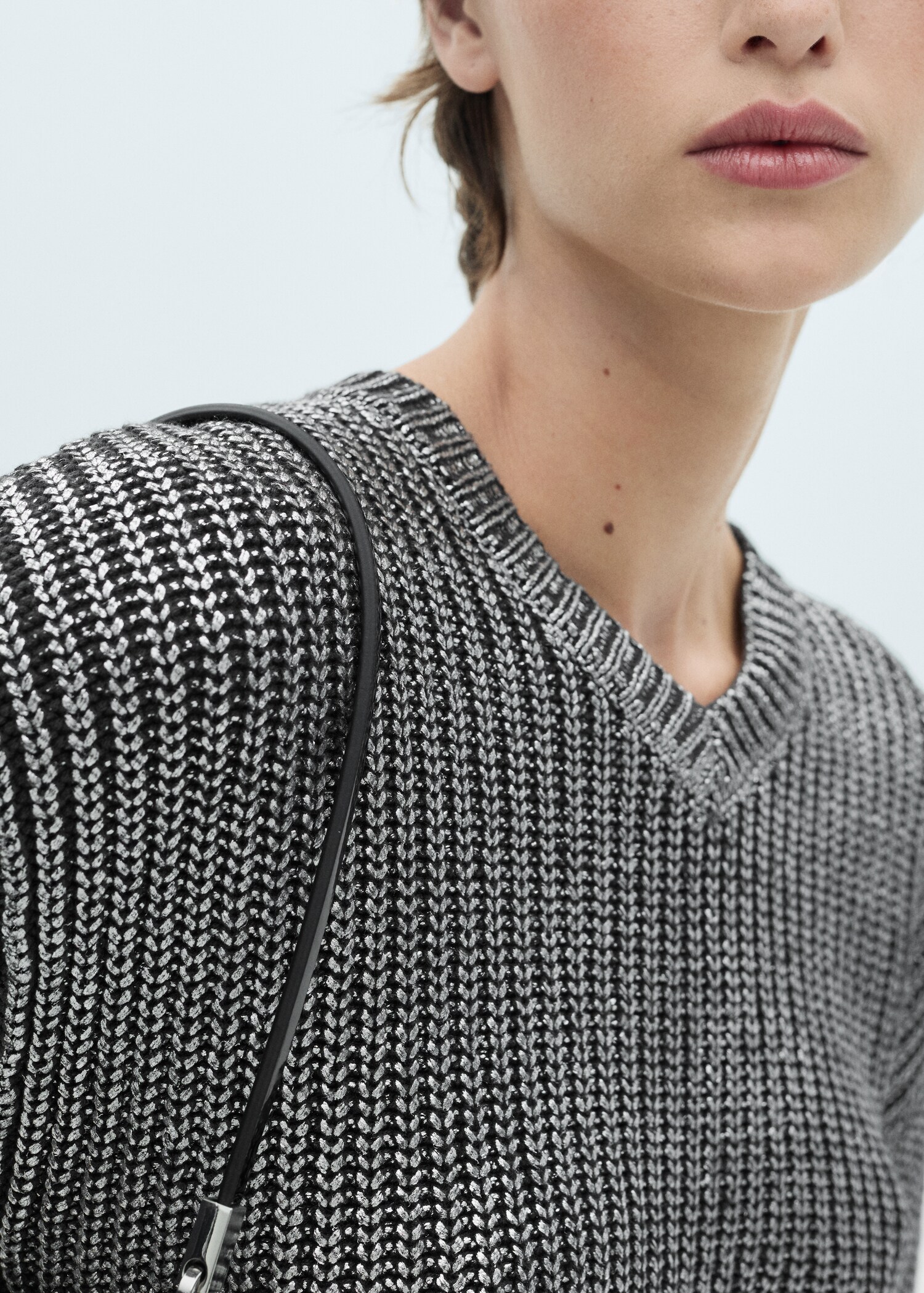 V-neck foil sweater - Details of the article 1