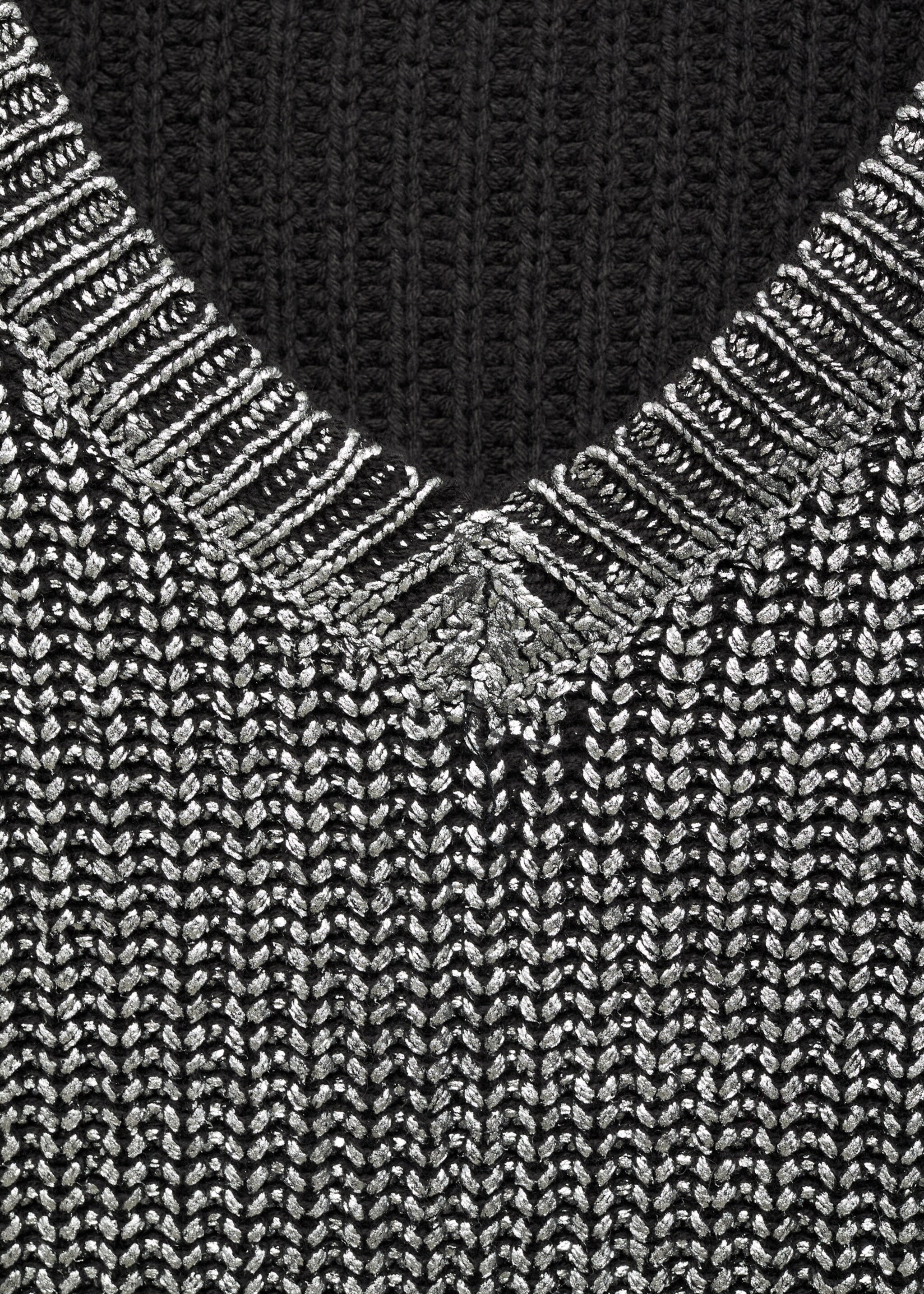 V-neck foil sweater - Details of the article 8, Silver. Ref: 77029407-00.
