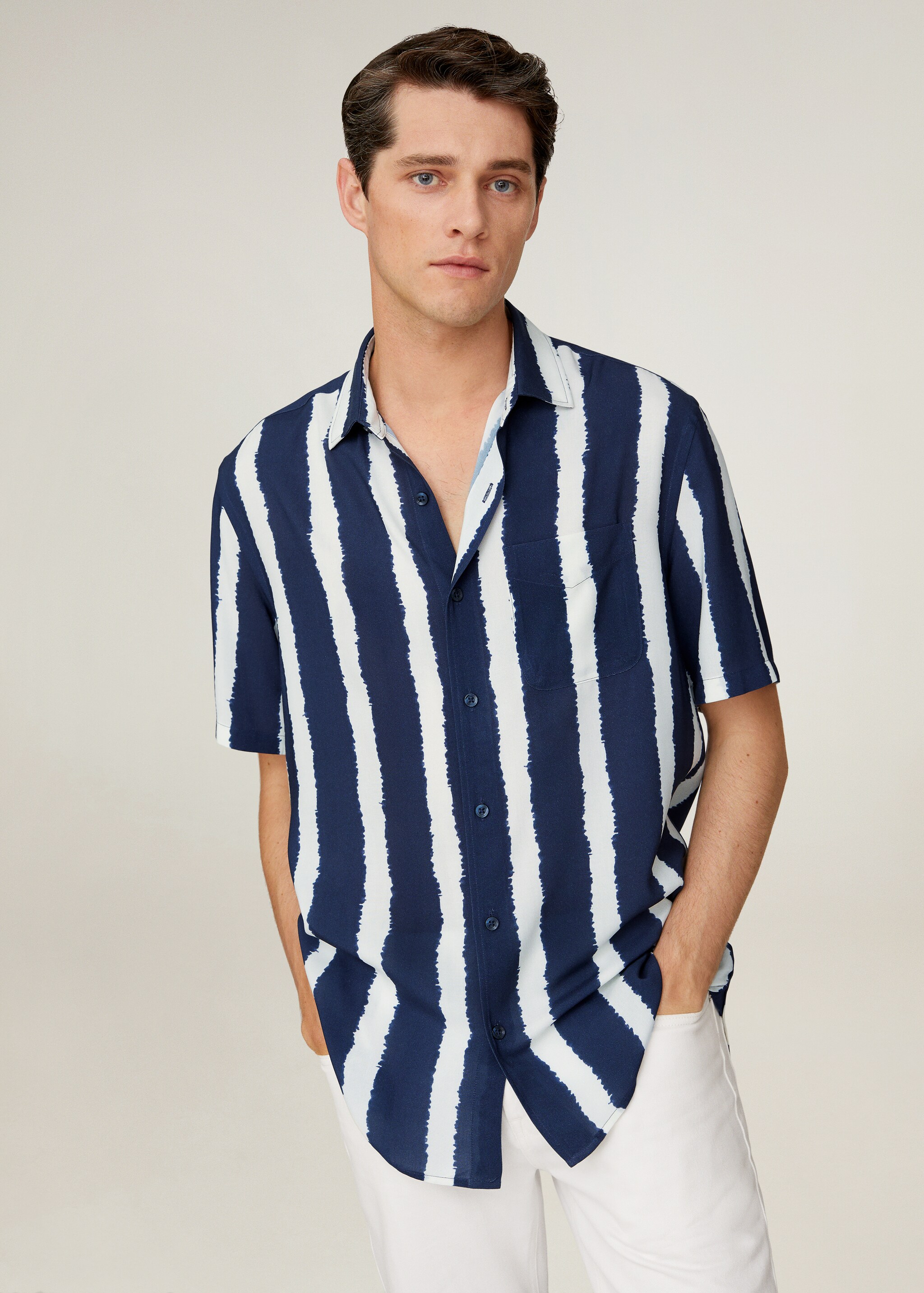 Splývavá košile s proužky tie-dye - Náhled ve středové rovině