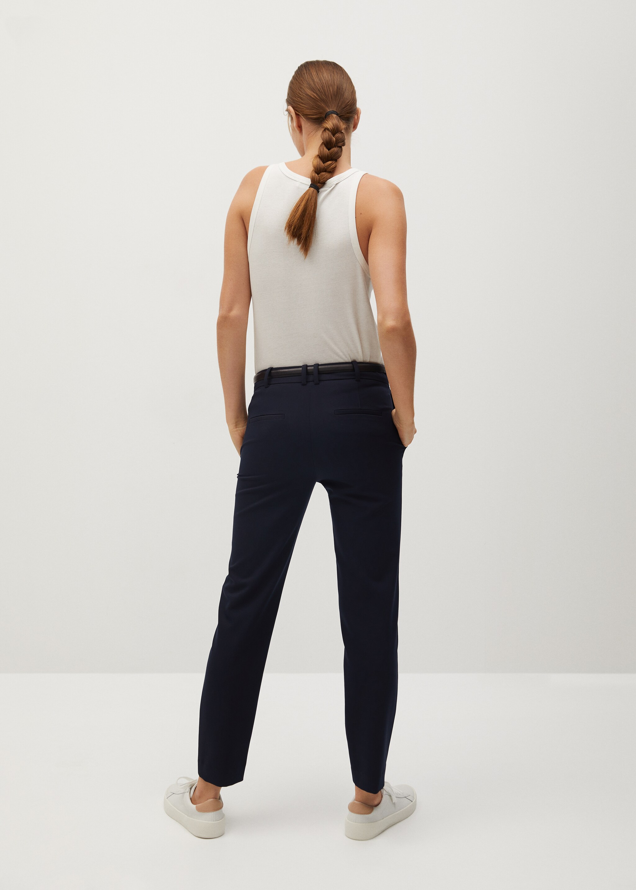 Pantalón traje cinturón - Reverso del artículo