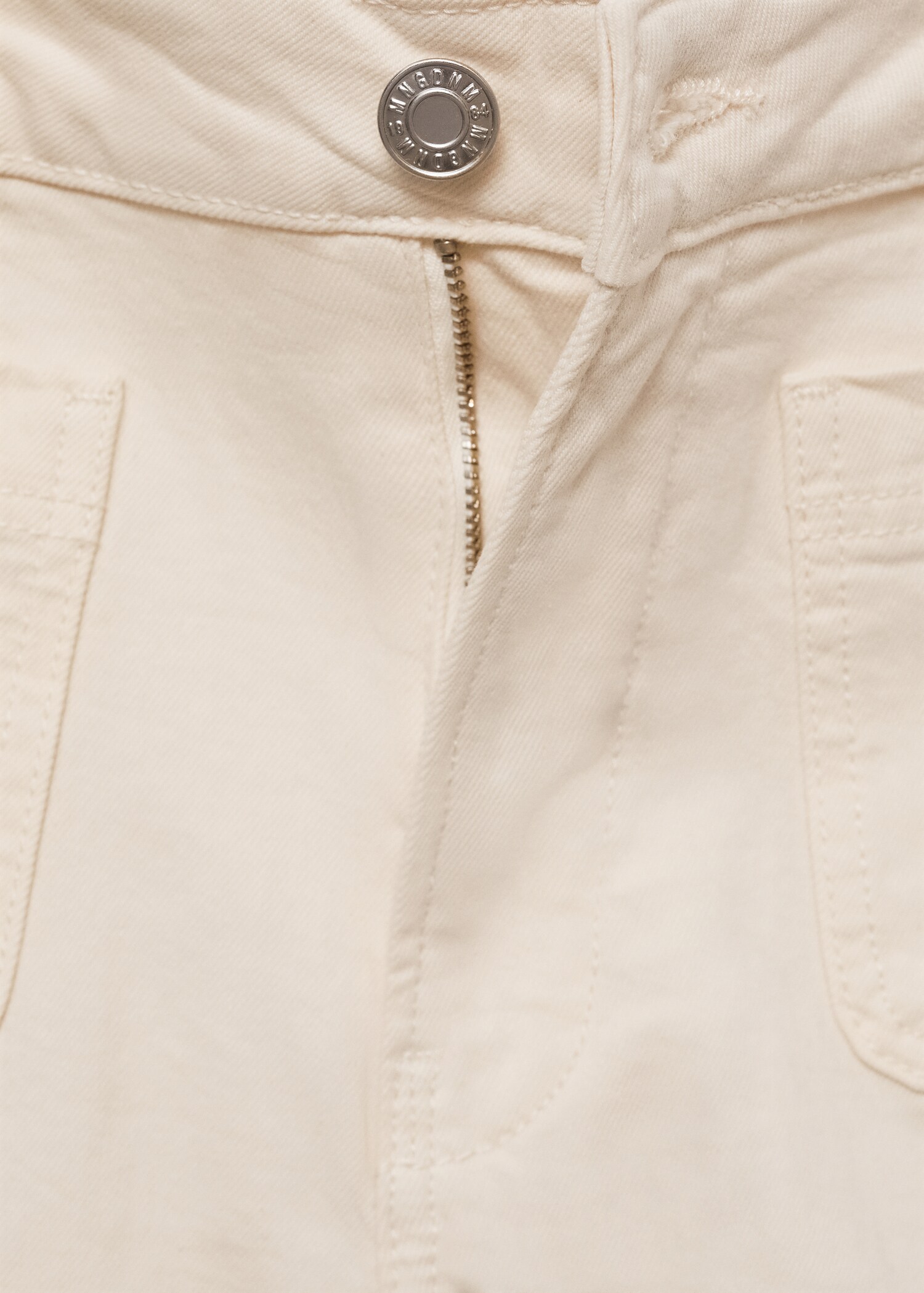 Denim shorts with pockets - Details of the article 8