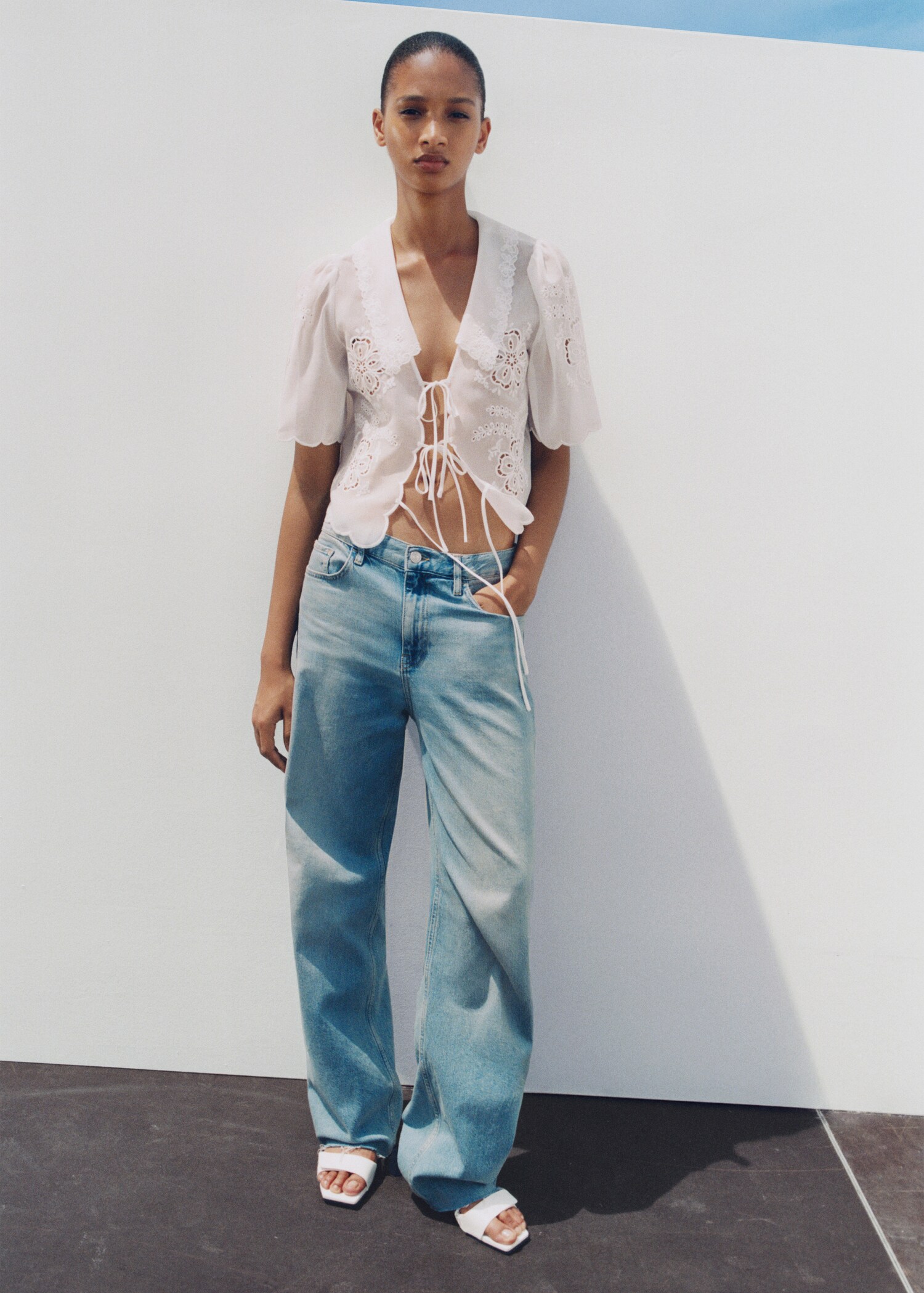 Bestickte Bluse mit Schleife - Detail des Artikels 7
