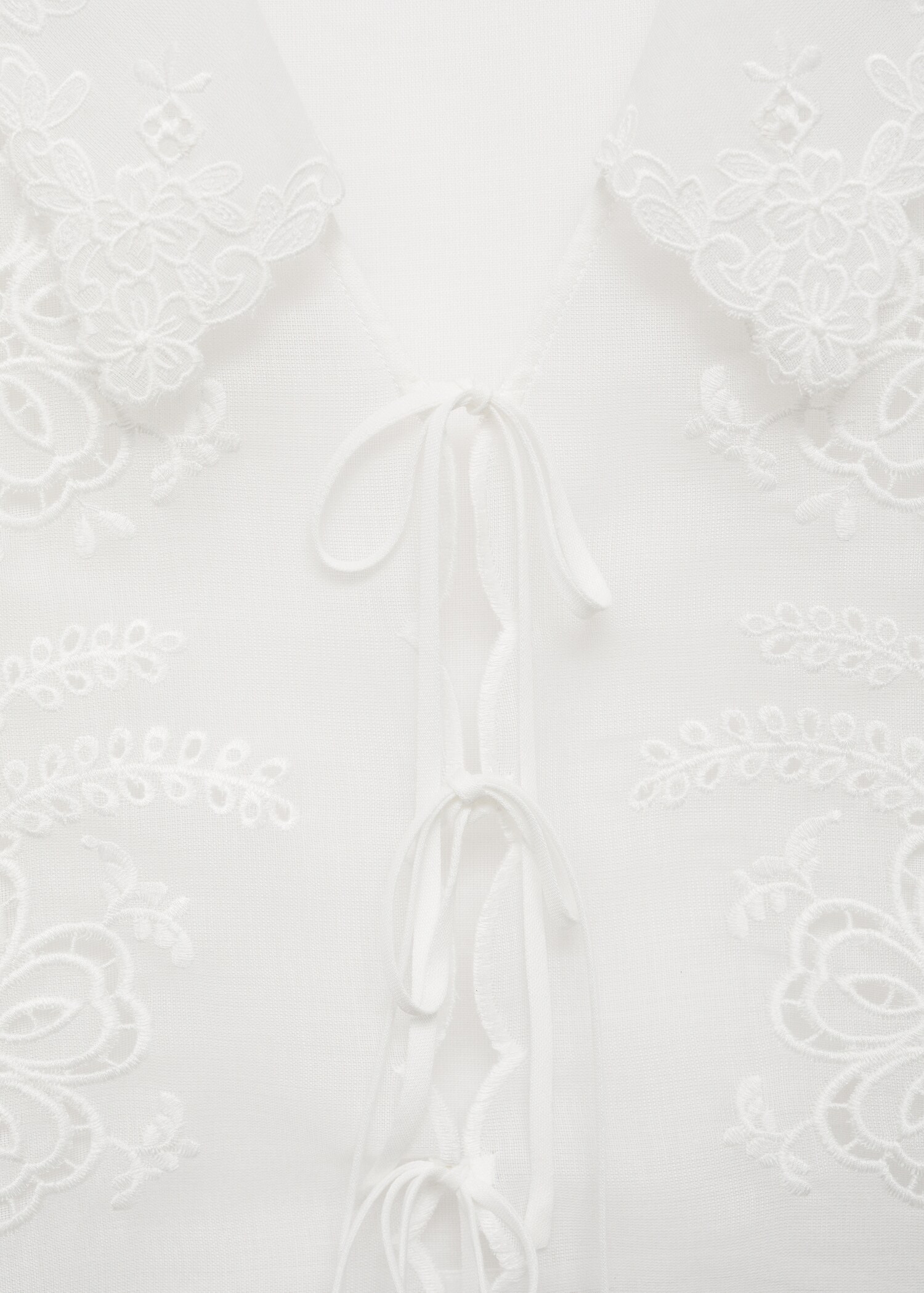Bestickte Bluse mit Schleife - Detail des Artikels 8