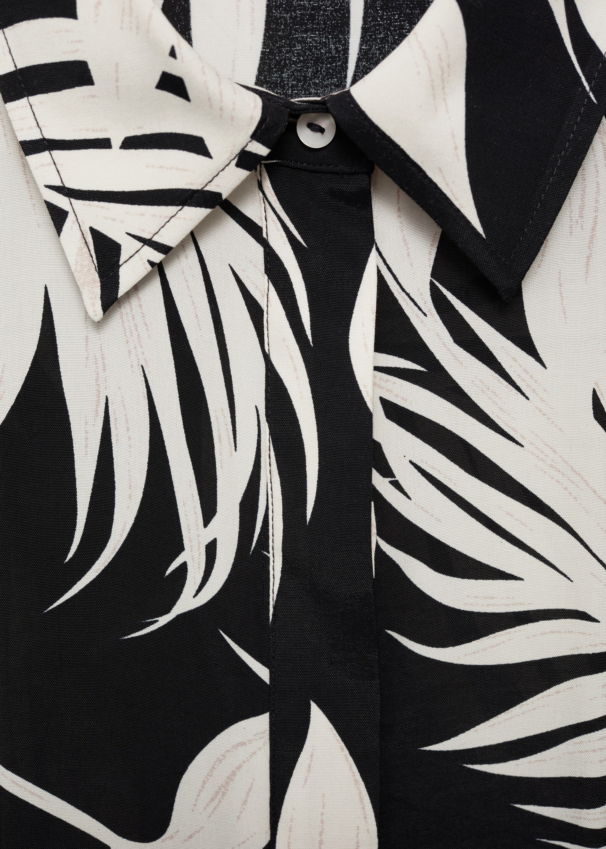 Printed jumpsuit with bow - Details of the article 8