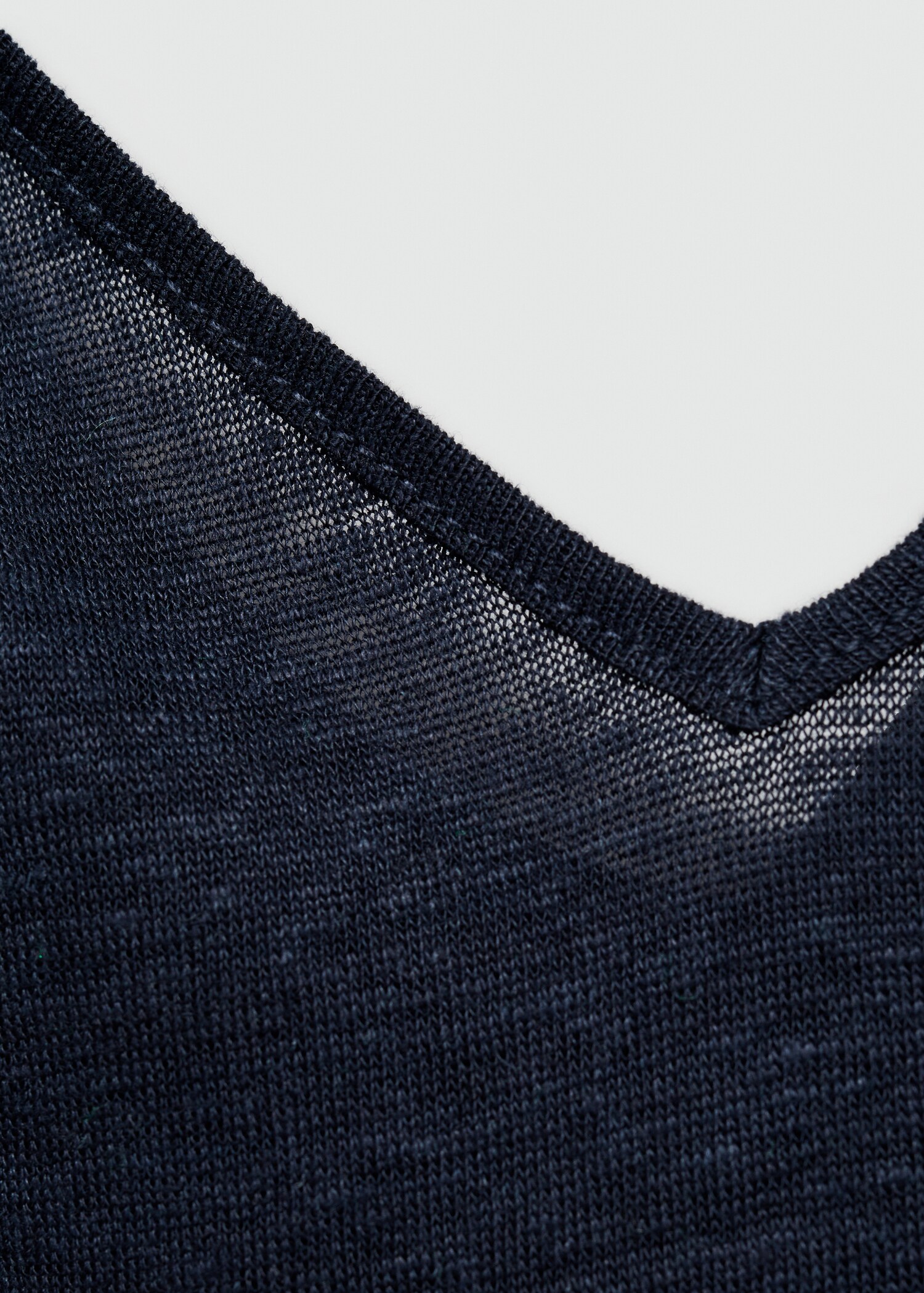 Linen top with knotted straps - Details of the article 0