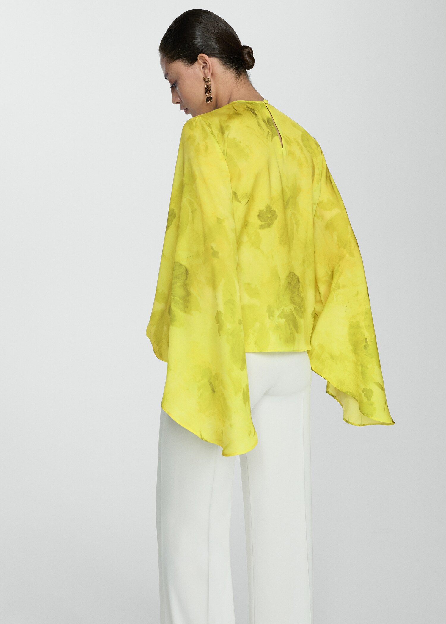 Printed blouse with flared sleeves - Reverse of the article