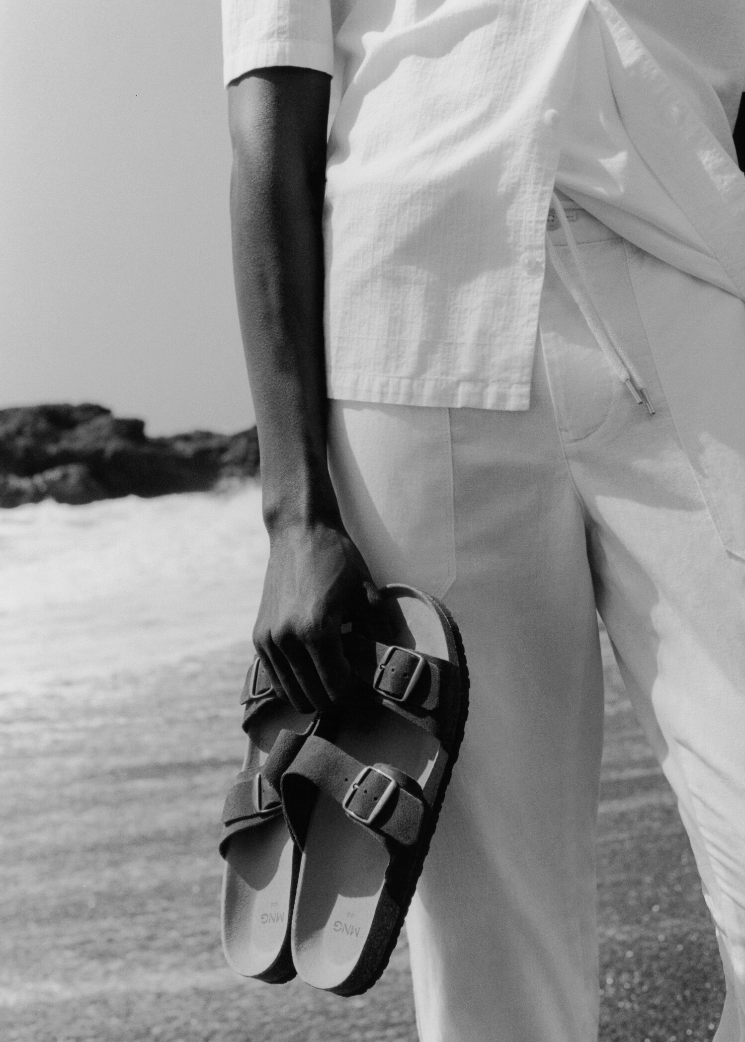 Split leather sandals with buckle - Details of the article 9