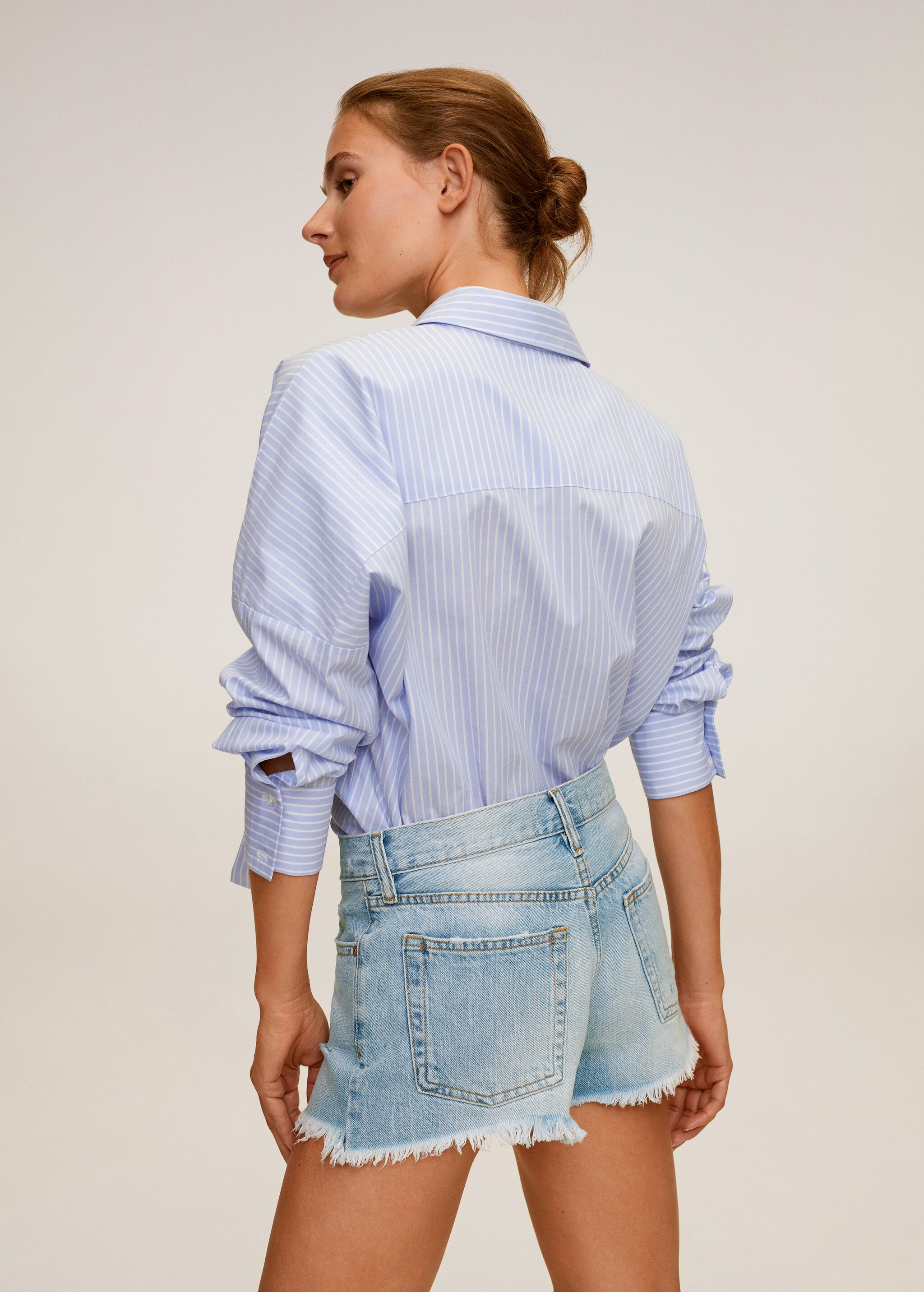 Short denim bajo deshilachado - Reverso del artículo