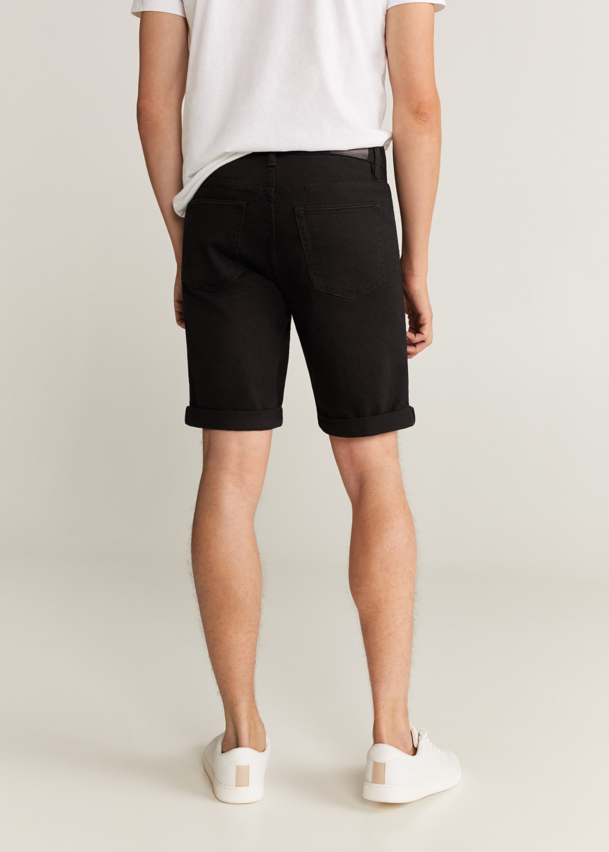 Bermuda denim negro  - Reverso del artículo