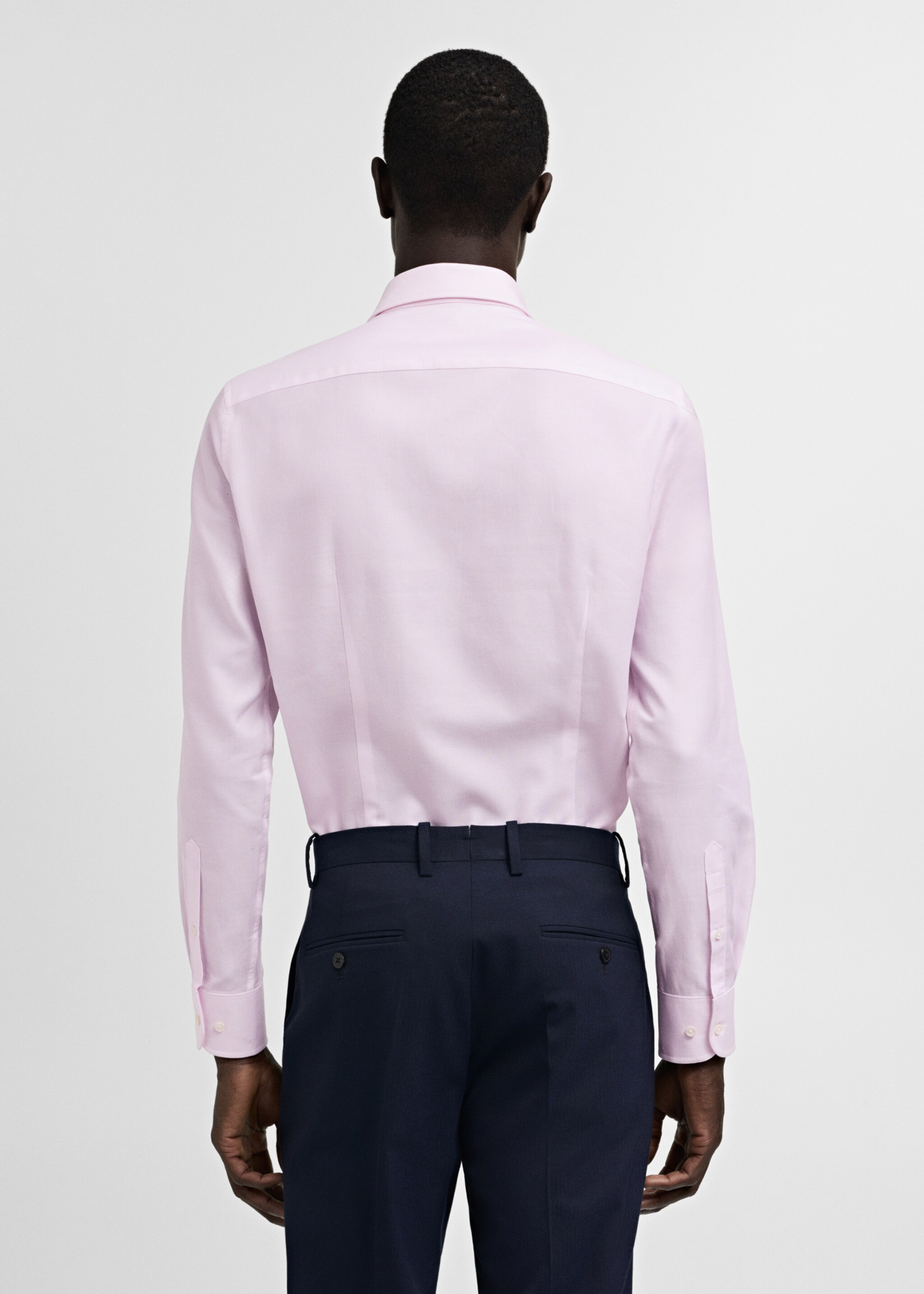 Chemise costume slim-fit micro-rayures twill - Verso de l’article, Rose clair. Ref: 77030575-00.