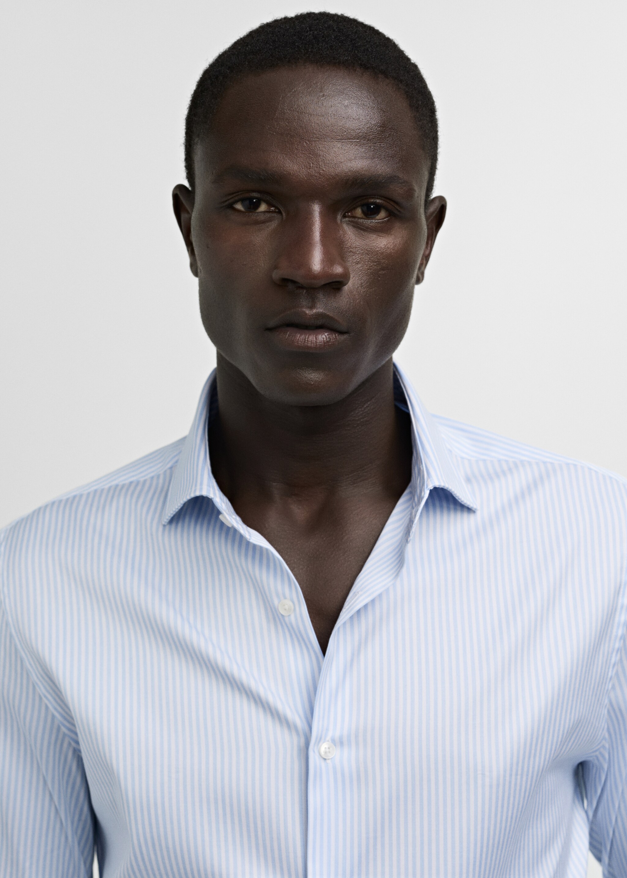 Camisa vestit regular fit cotó ratlles - Detall de l'article 1, Blanc. Ref: 77030577-00.