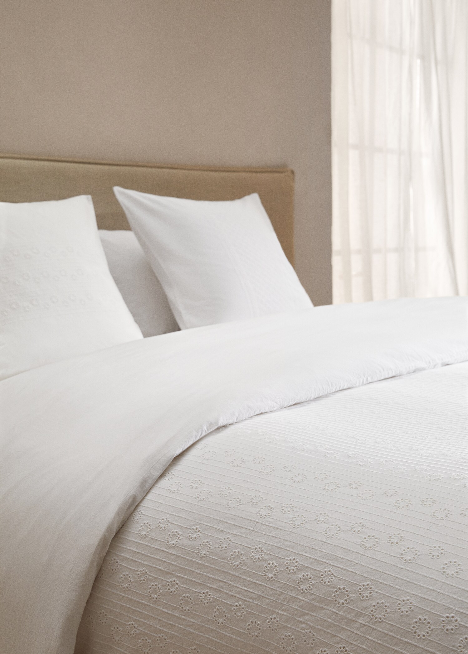 Floral embroidered cotton duvet cover for queen bed - Details of the article 8