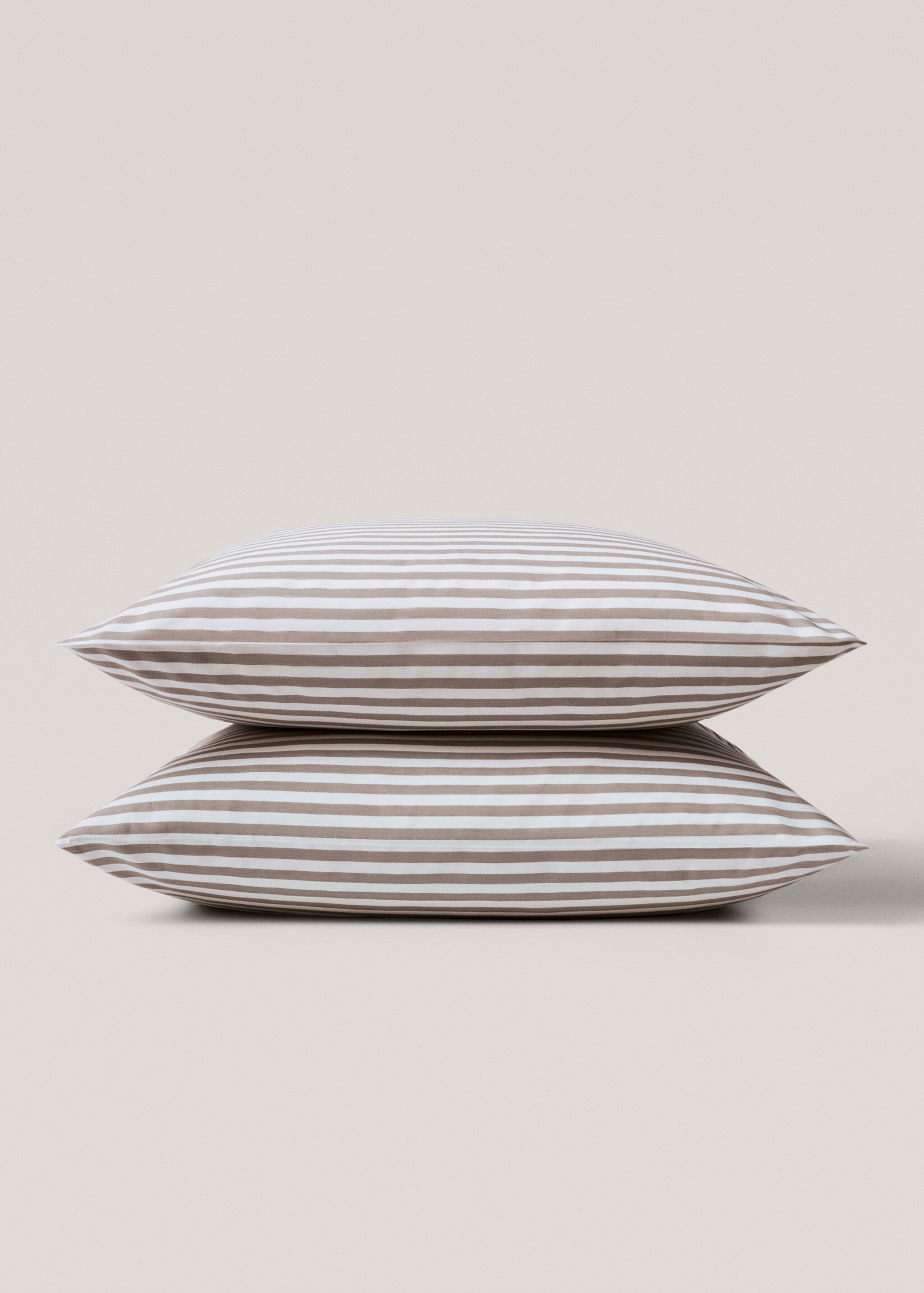 Randigt örngott i bomull 60x60 cm - Detaljer om artikeln 3, Mellanbrun. Ref: 77030591-00.