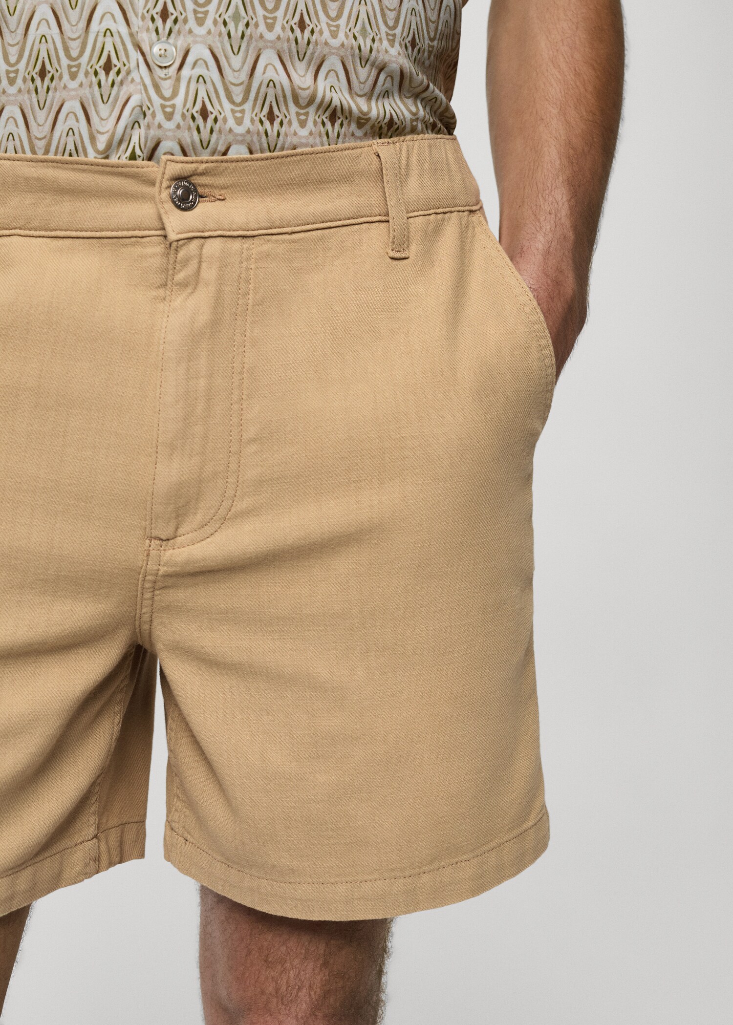 Pockets cotton Bermuda shorts - Details of the article 1