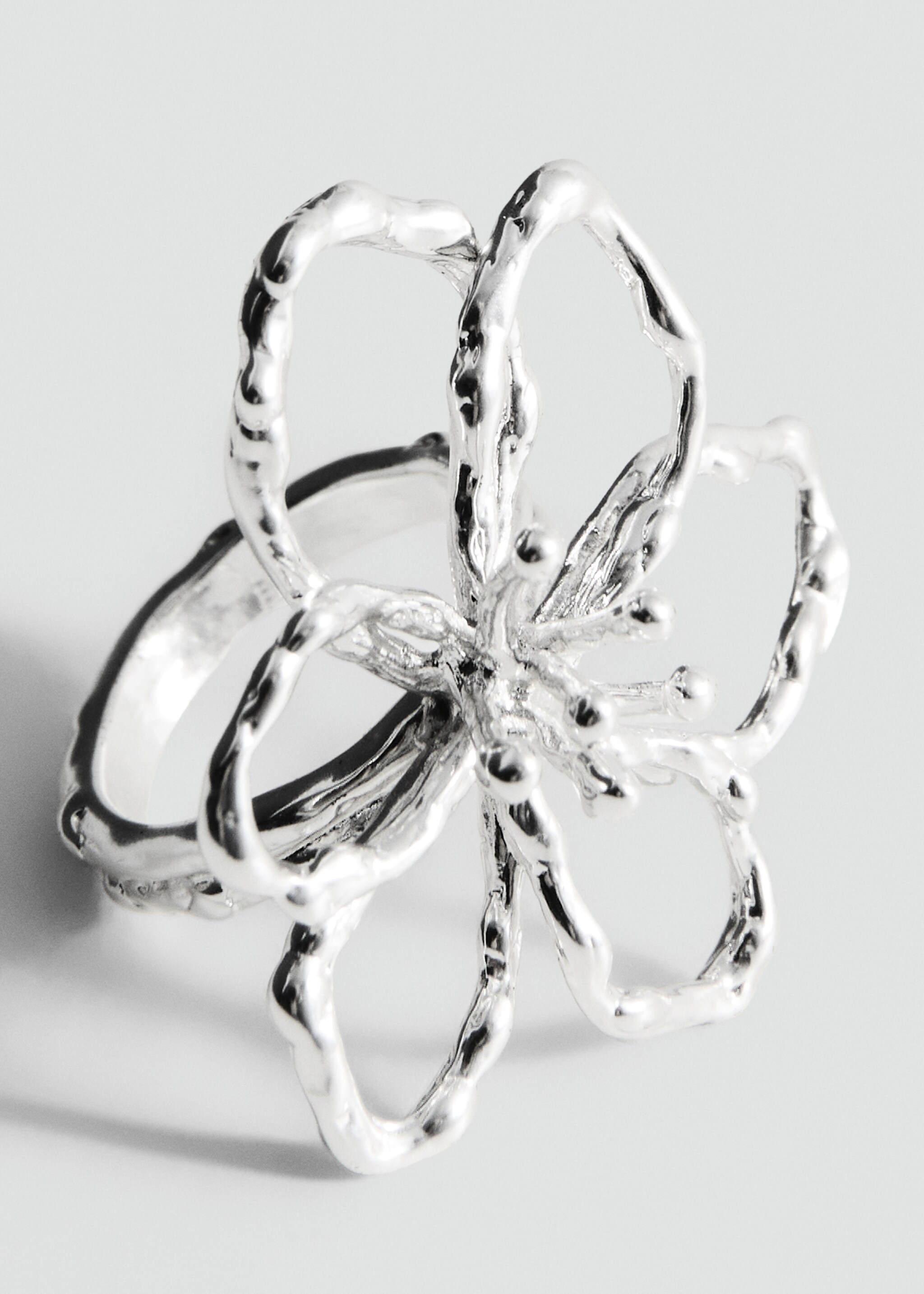 Embossed flower ring - Medium plane, Silver. Ref: 77030637-00.