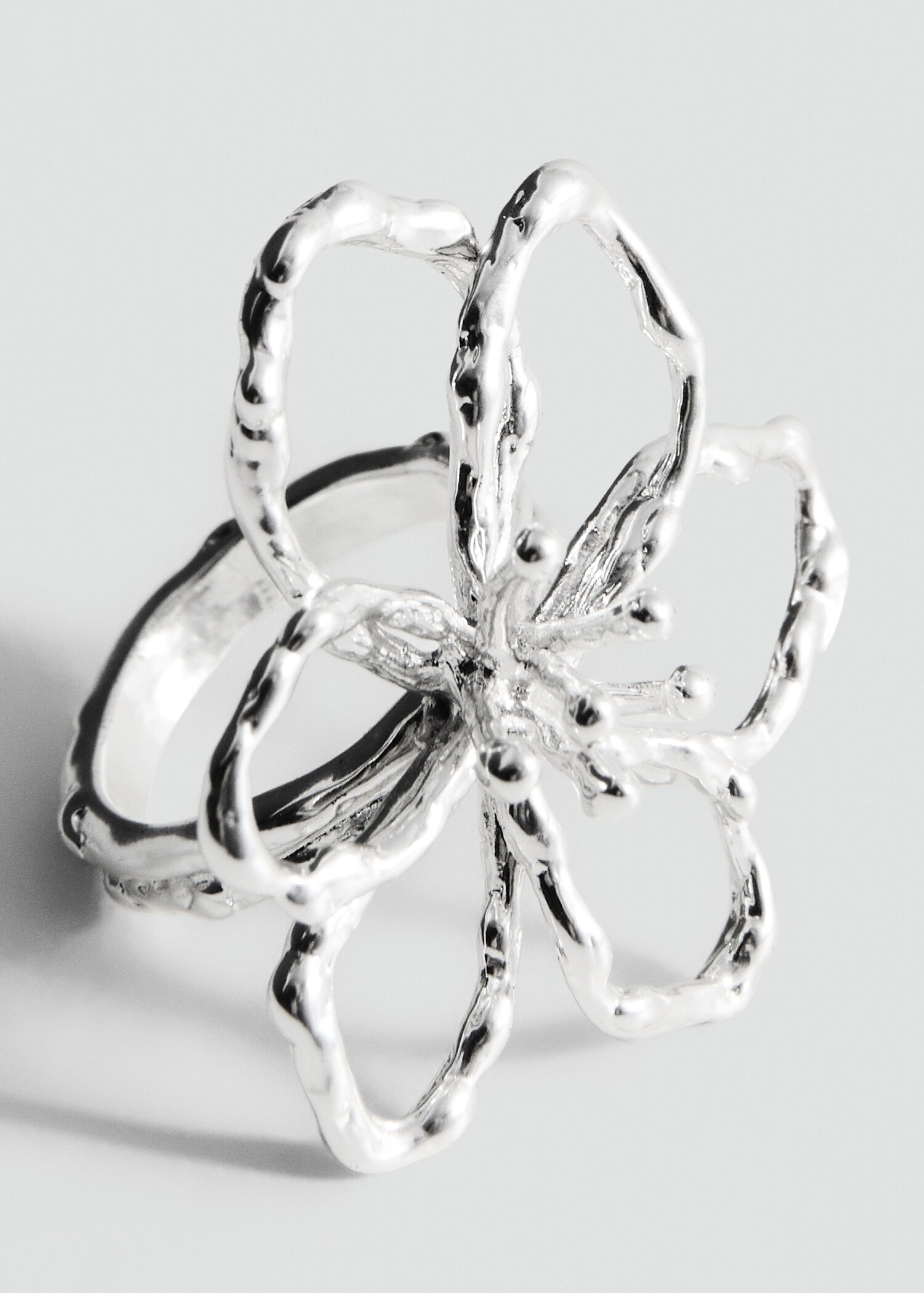 Embossed flower ring - Medium plane
