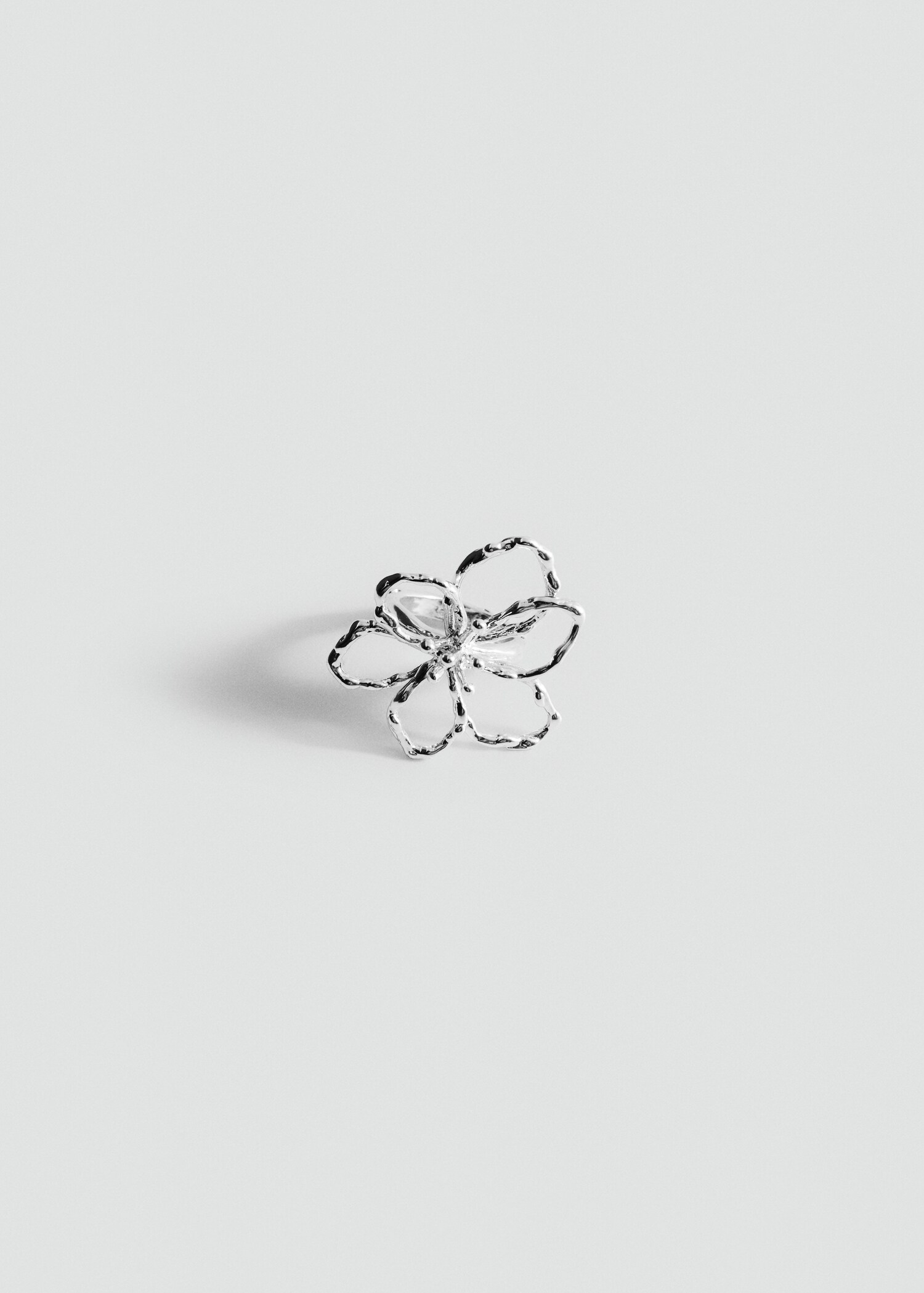 Embossed flower ring - Article without model
