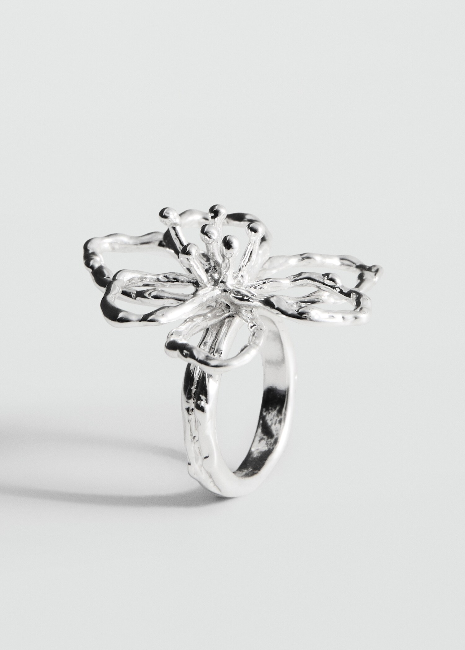Embossed flower ring - Details of the article 1