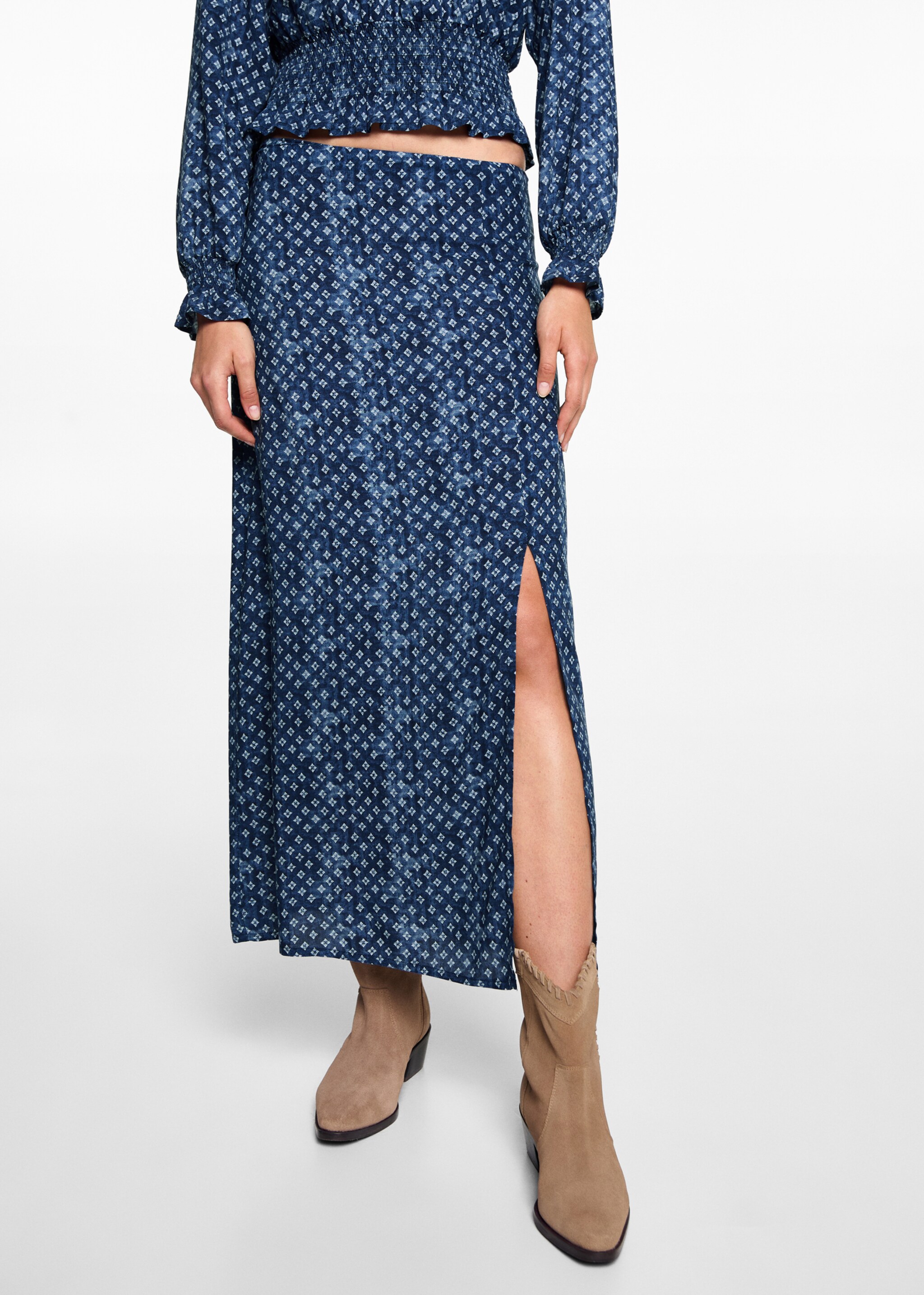 Printed midi skirt - Details of the article 6, Dark Navy. Ref: 77030644-00.