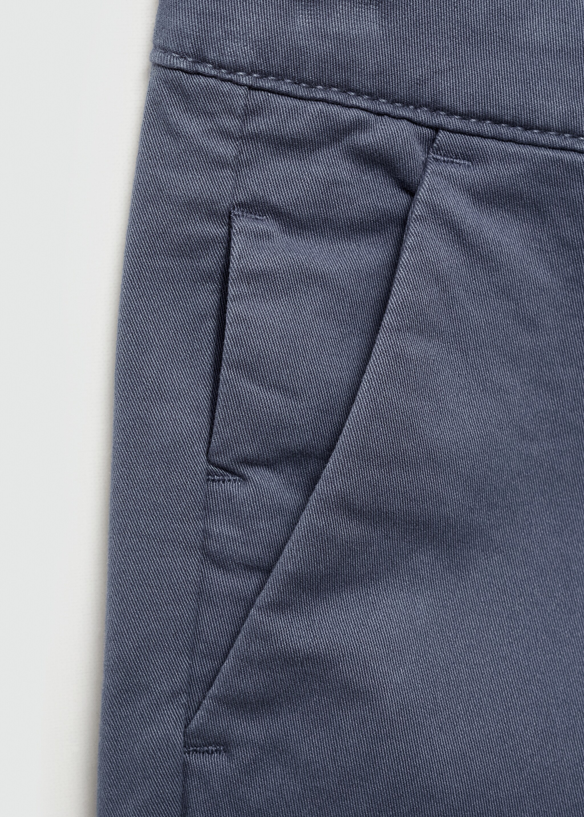 Cotton chinos - Details of the article 8, Blue. Ref: 77031011-00.